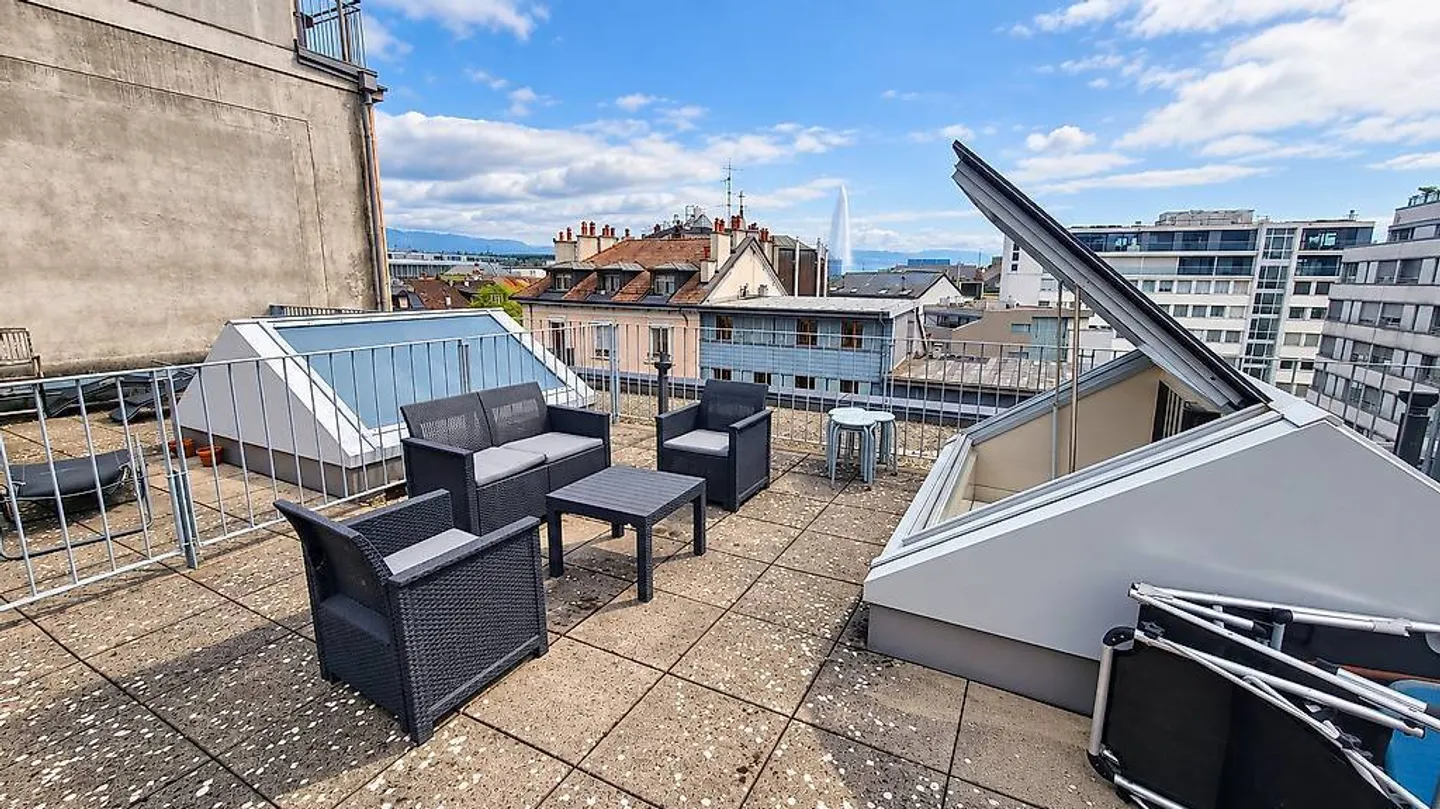 Charming Duplex with Rooftop Terrace - Photo 1 of 6