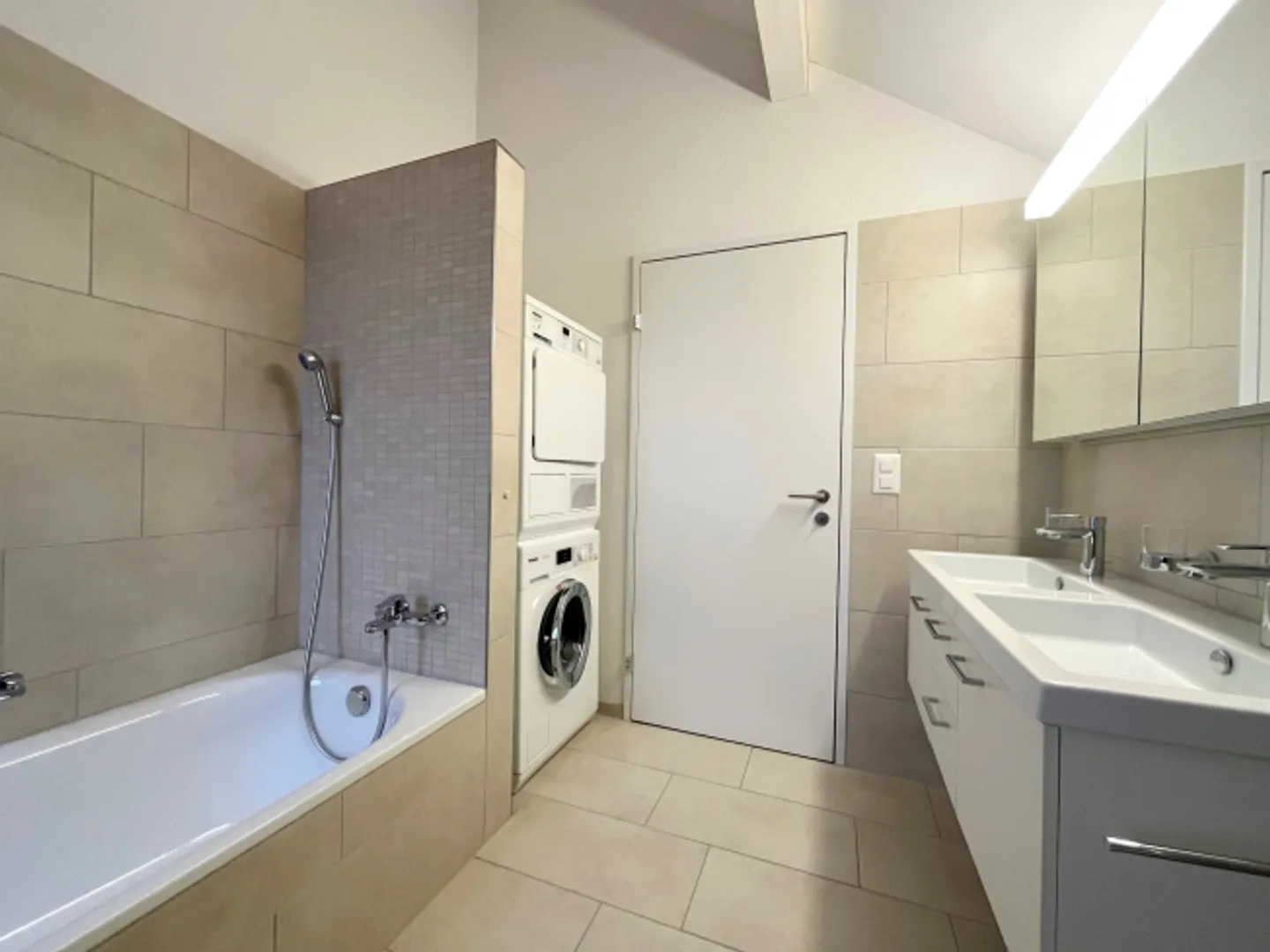 «Einziehen & Wohlfühlen – Stilvolle Dachwohnung mit Flair» - Foto 8 von 8