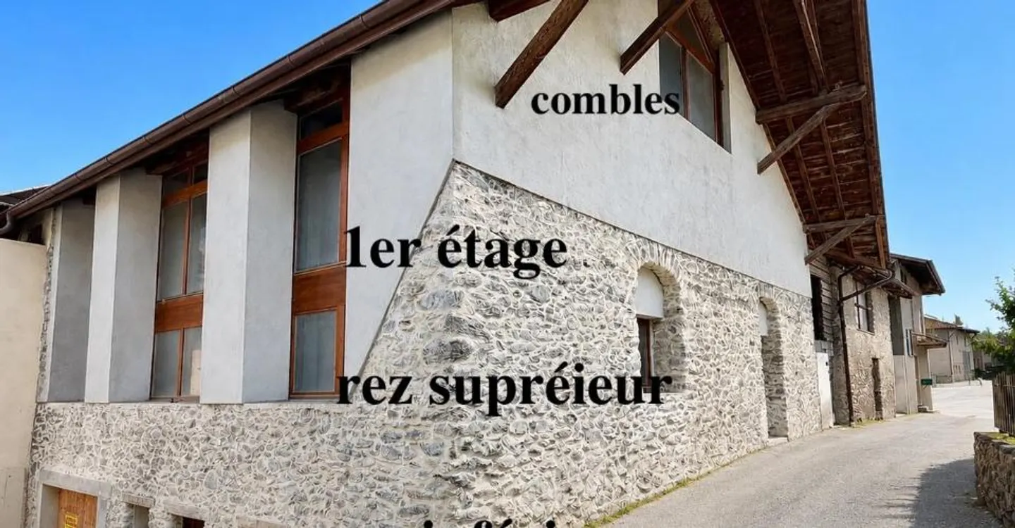 Außergewöhnliches Haus mit 237 m2 - Loft-Potenzial oder 7,5 Zimmer in Saint-Pierre-de-Clages - Foto 4 von 13