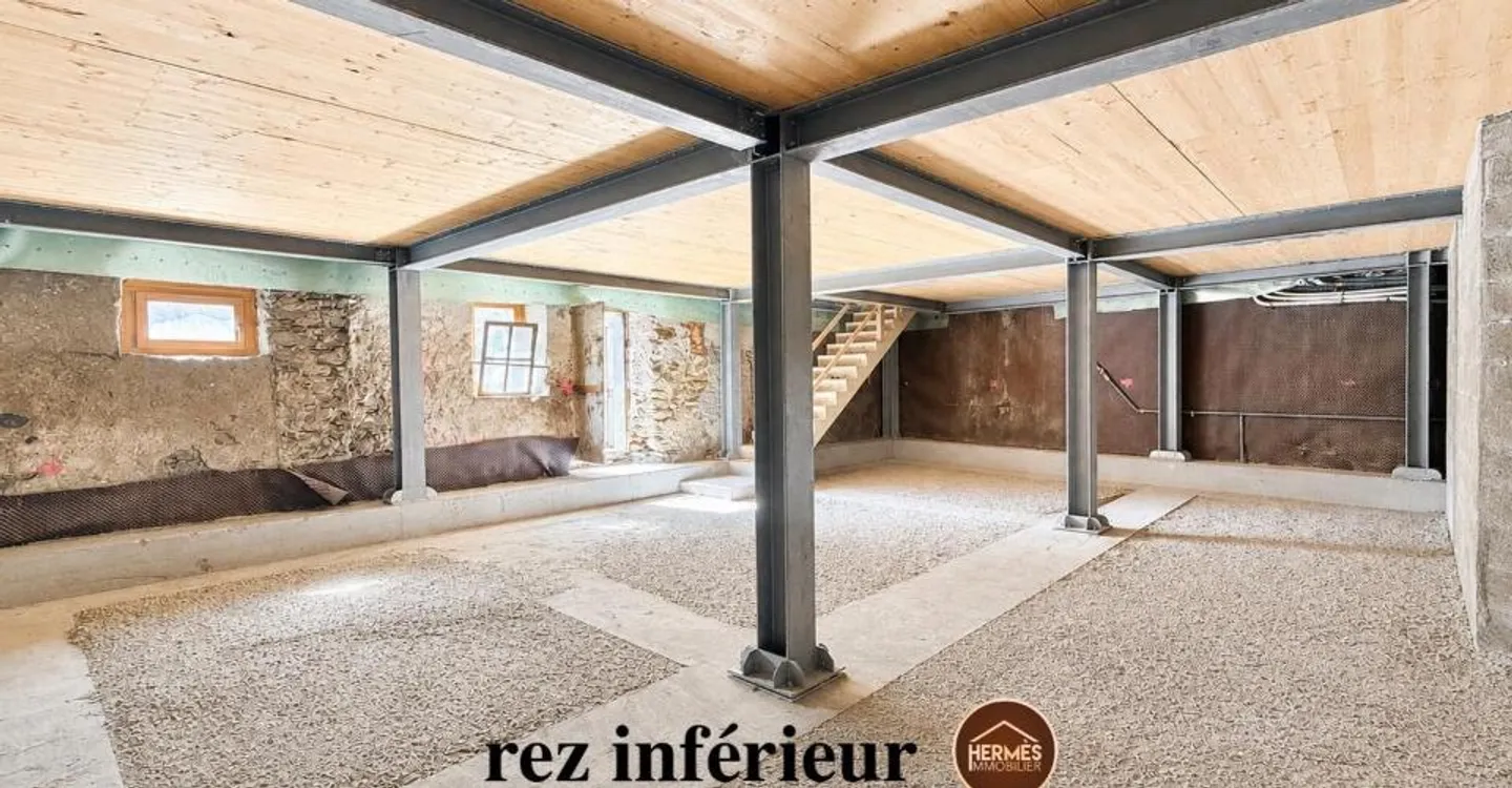 Außergewöhnliches Haus mit 237 m2 - Loft-Potenzial oder 7,5 Zimmer in Saint-Pierre-de-Clages - Foto 11 von 13
