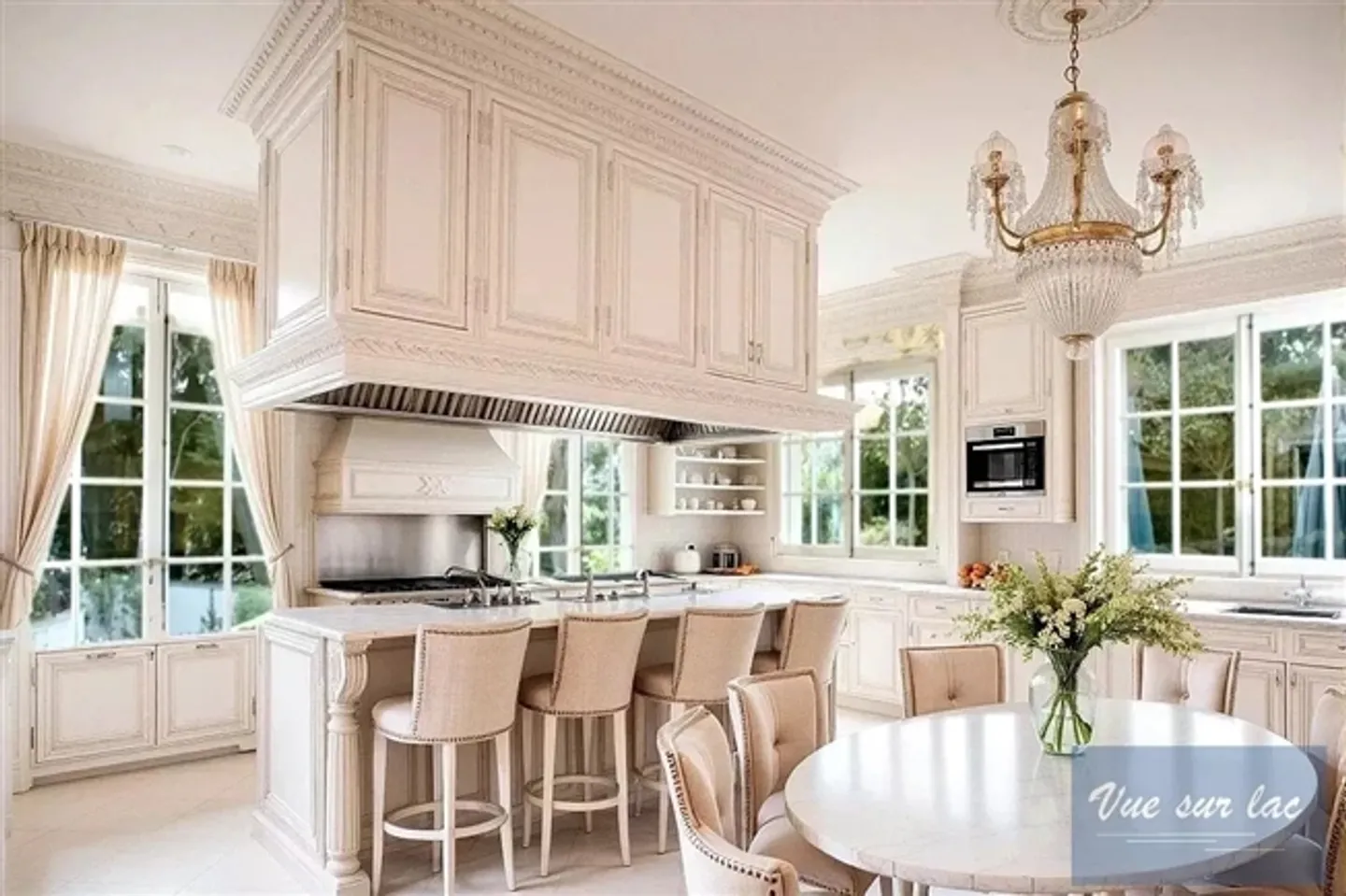 Bellissimo palazzo nel cuore di un parco con vista sul lago - Foto 7 di 11