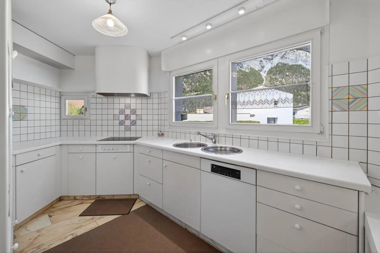 Domat/Ems : Maison individuelle avec beaucoup d'espace et d'opportunités - Photo 3 sur 6