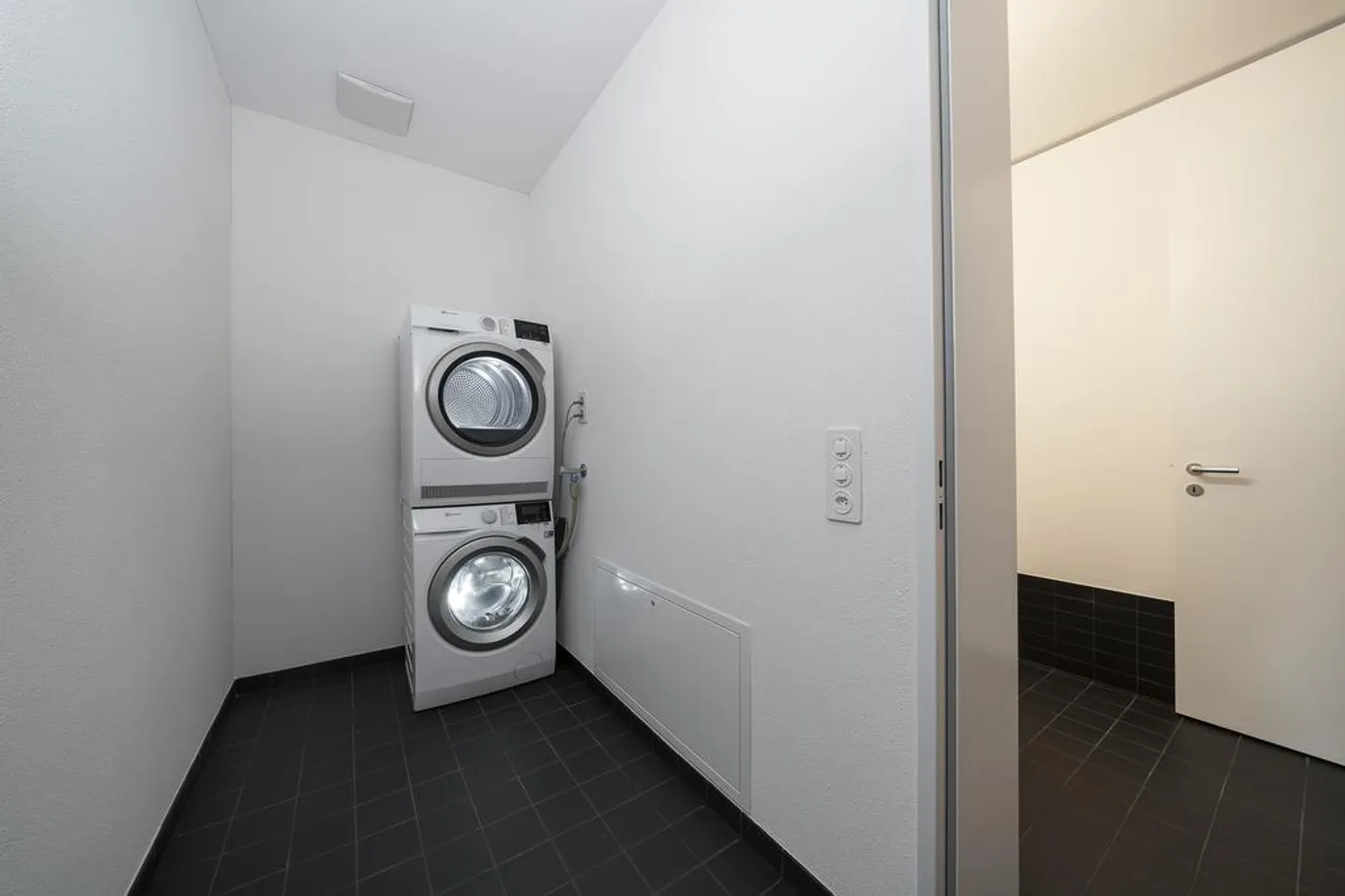 Modern Living in a Relaxed Environment - Photo 8 of 8