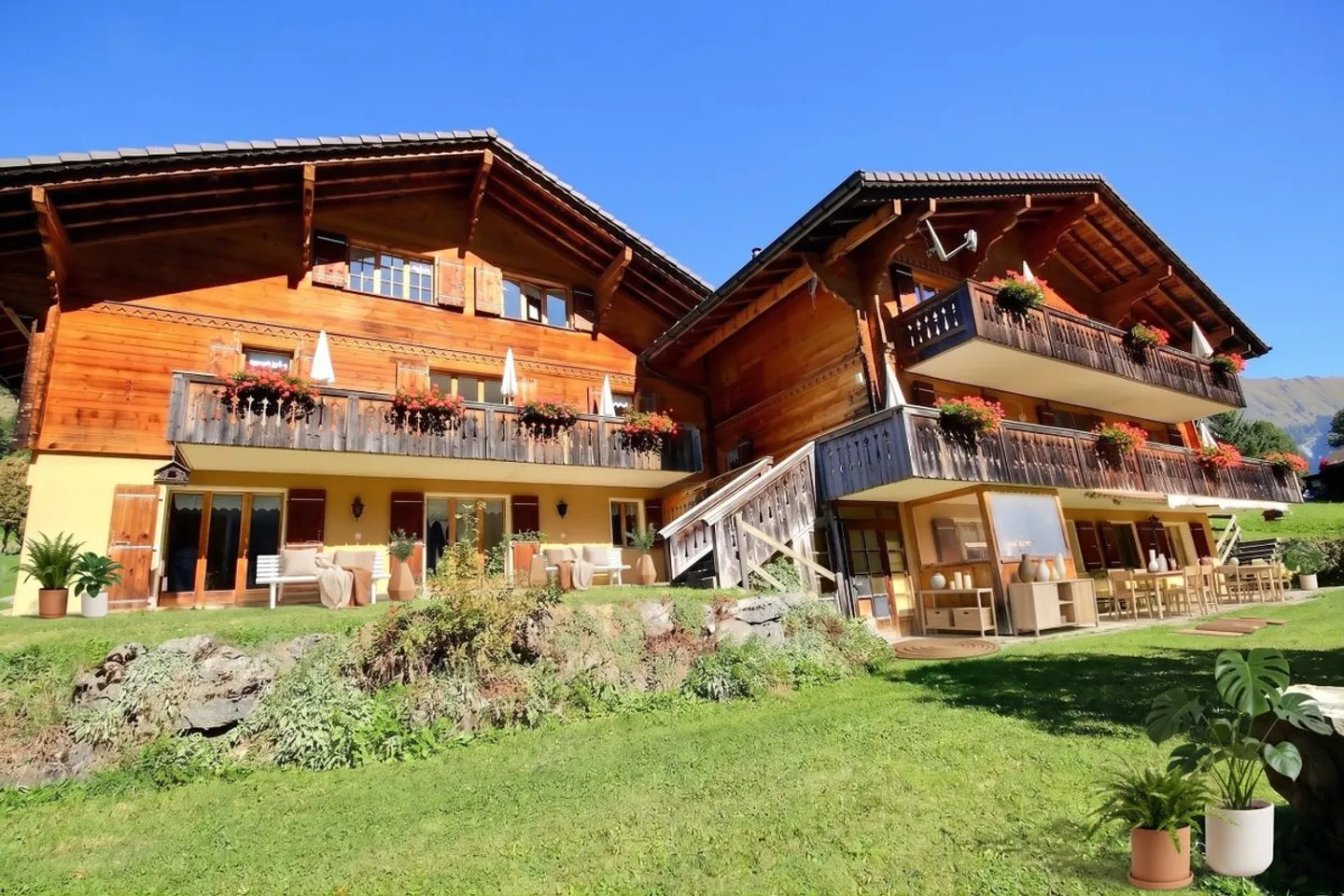 Geräumiges Anwesen mit 2 Chalets - Foto 2 von 12