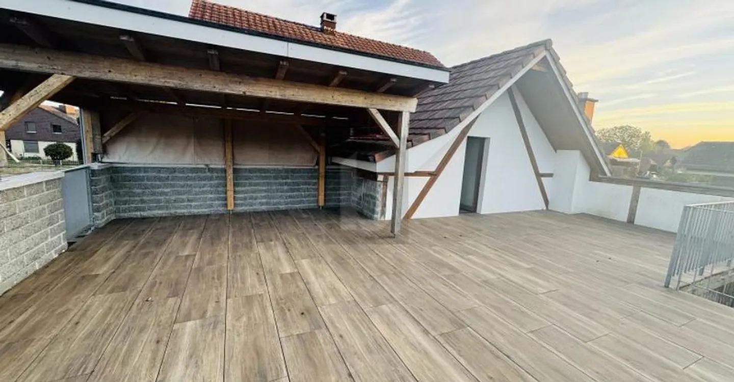 GROSSZÜGIG WOHNEN MIT 150 M² TERRASSE - Photo 1 of 5