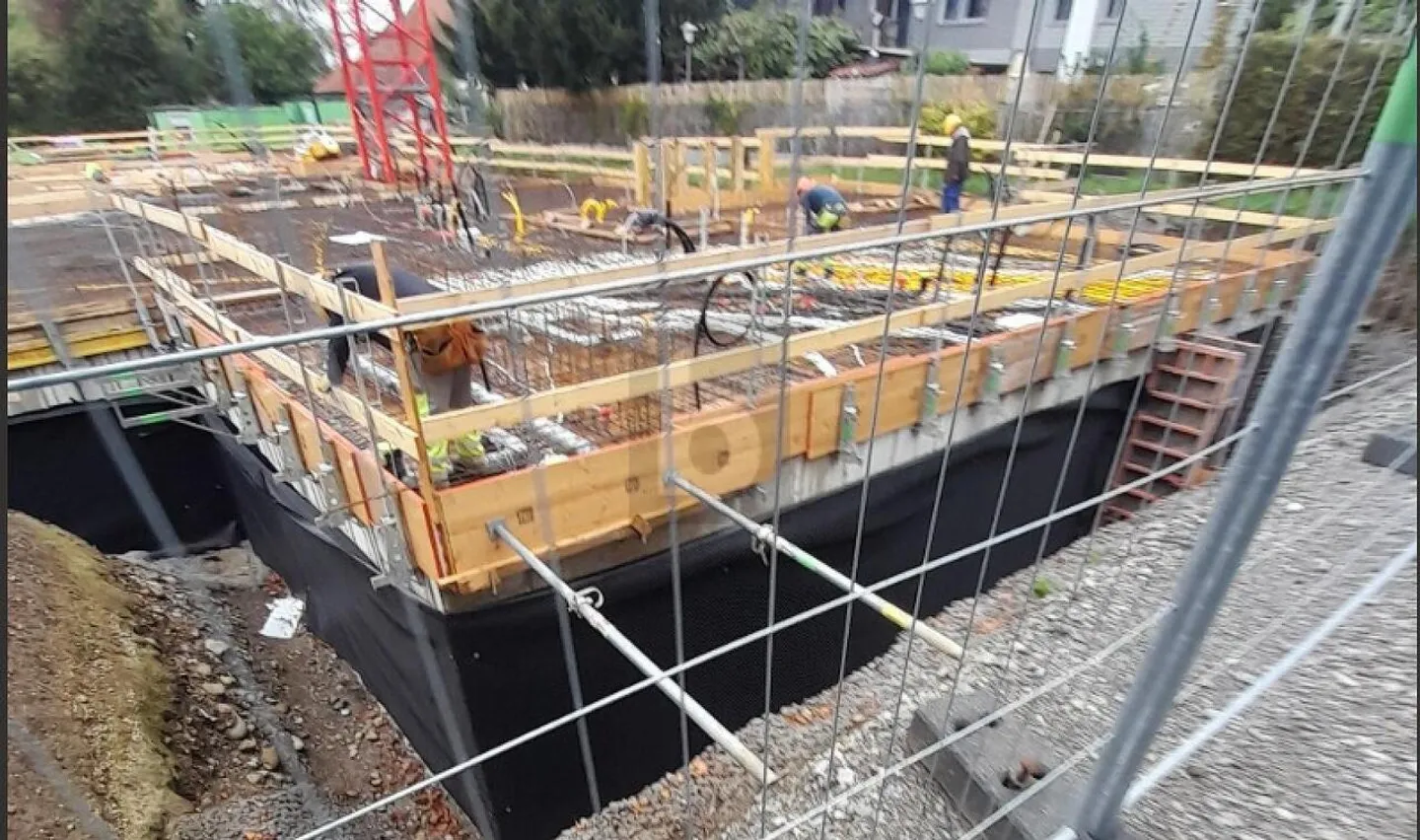 NUOVA COSTRUZIONE DI ALTA QUALITÀ CON AREA SEDUTA IN GIARDINO - Foto 5 di 6