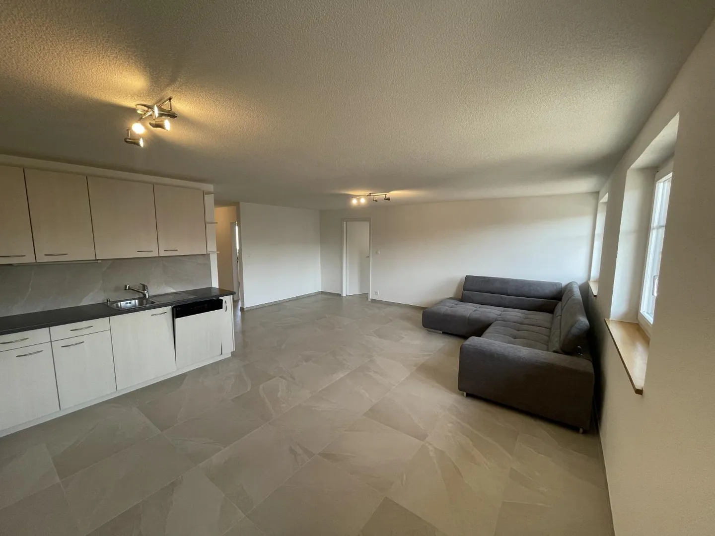 Ampio Appartamento di 4.5 Stanze - Foto 2 di 13