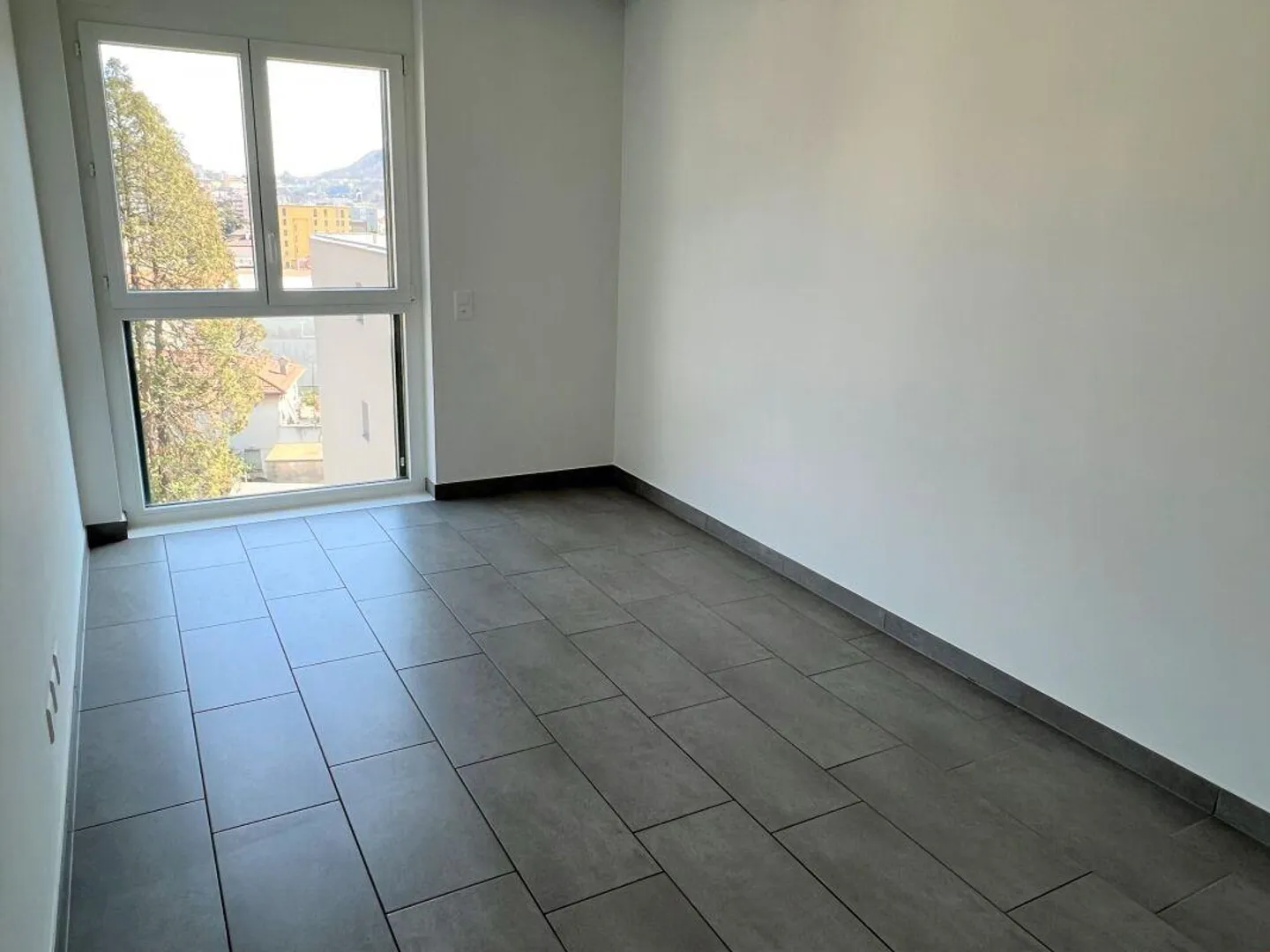 Moderne 4.5-Zimmer-Wohnung - Foto 2 von 10