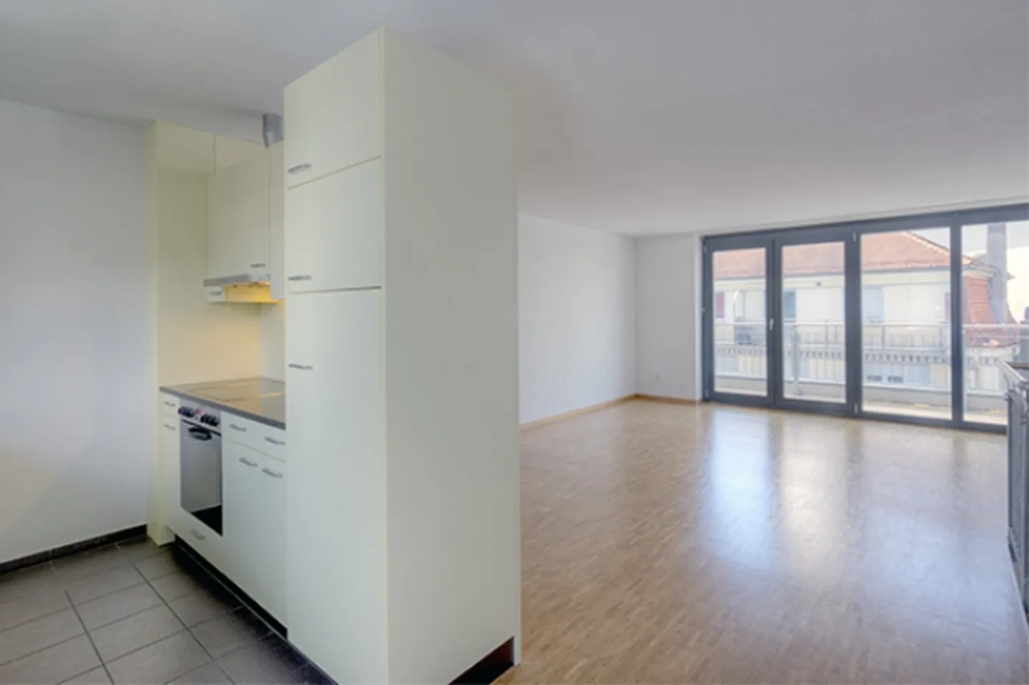 Spacious Maisonette Apartment - Photo 2 of 9