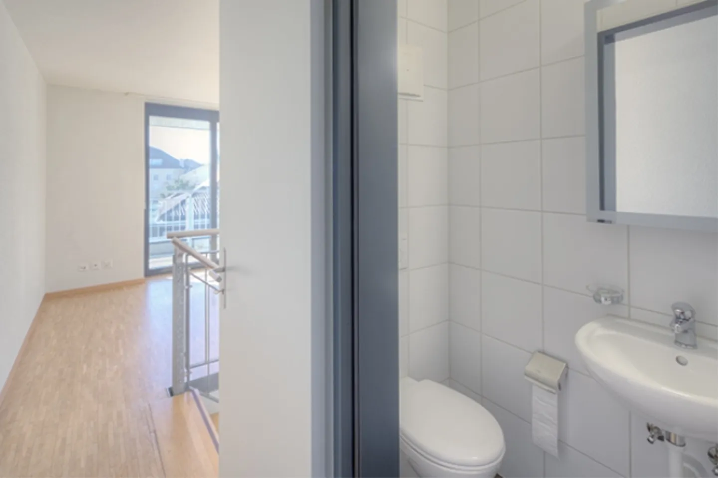 Spacious Maisonette Apartment - Photo 5 of 9