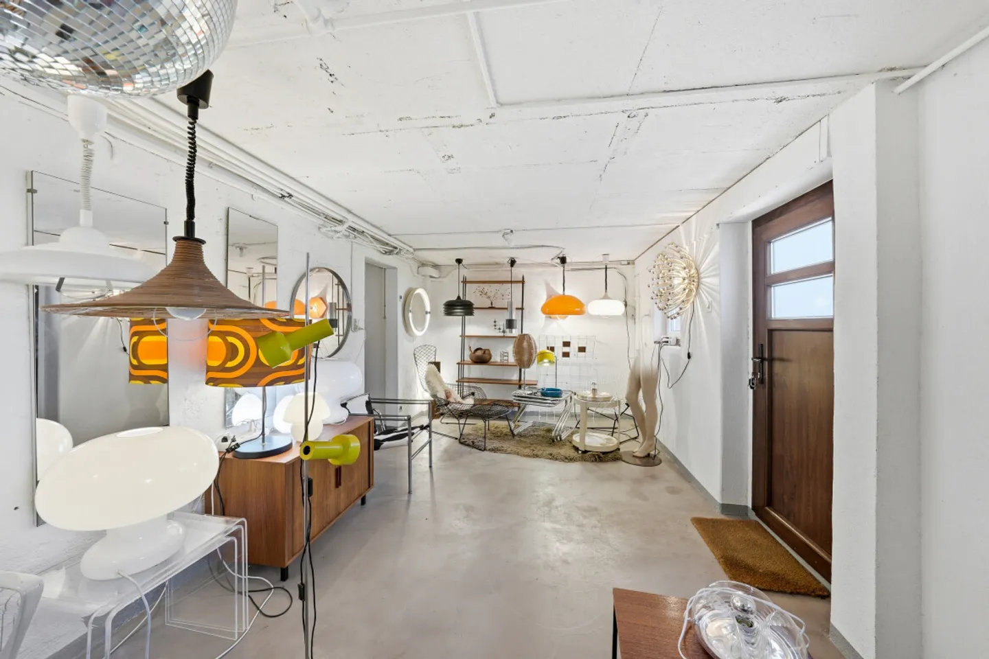 EXCLUSIVE - Elegant renovated villa in a quiet environment - Photo 12 of 12