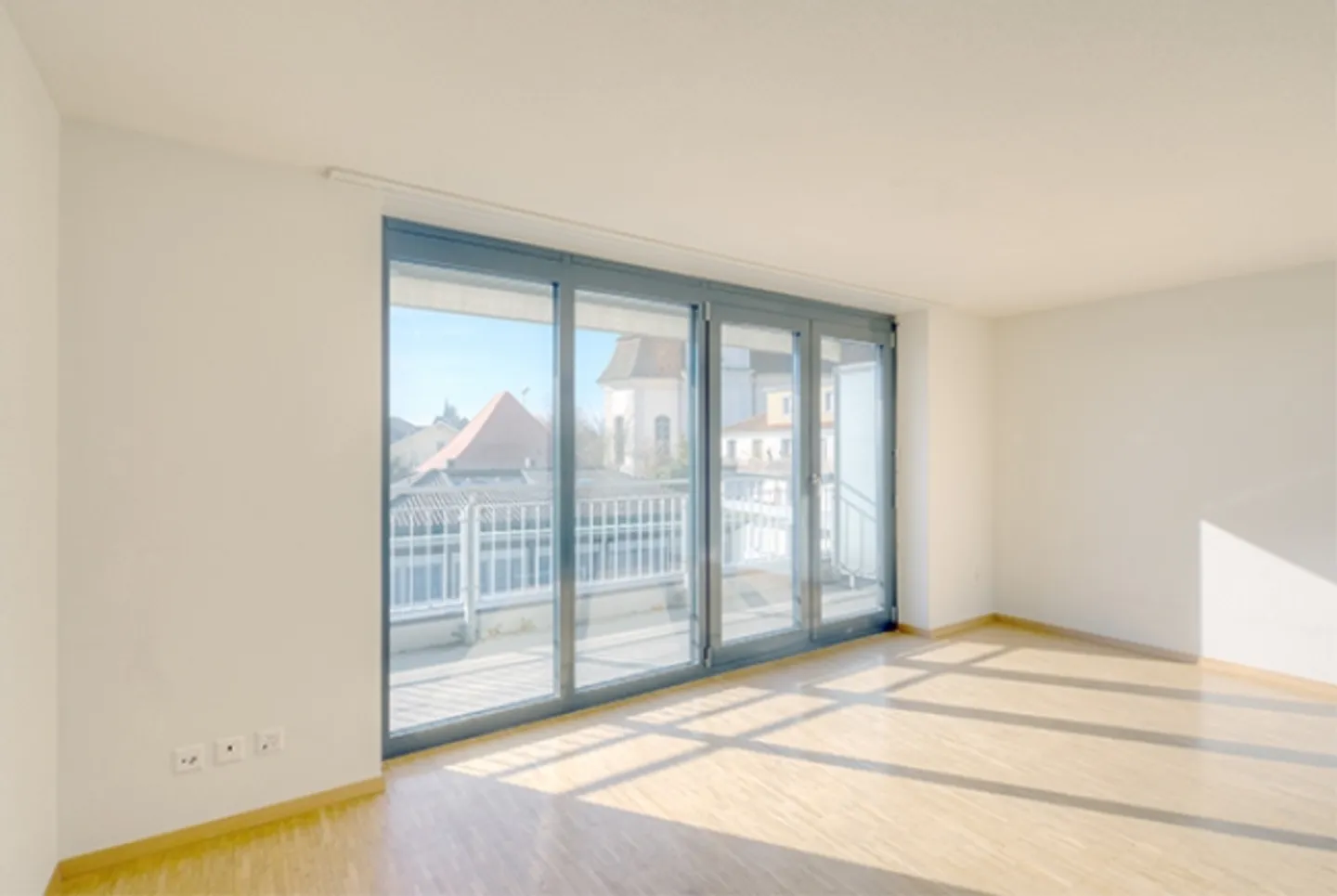 Spacious Maisonette Apartment - Photo 7 of 9