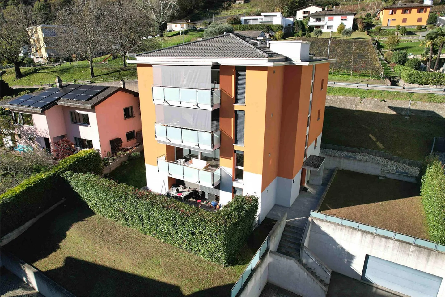 Elegante appartamento in piccola costruzione uno per piano - Foto 2 di 15
