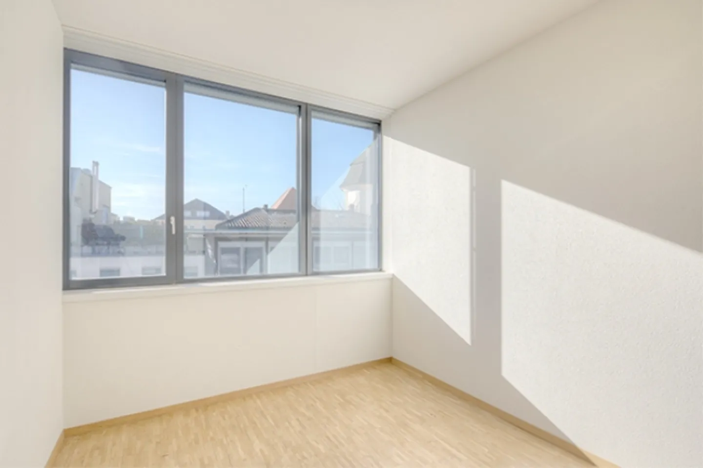 Spacious Maisonette Apartment - Photo 8 of 9