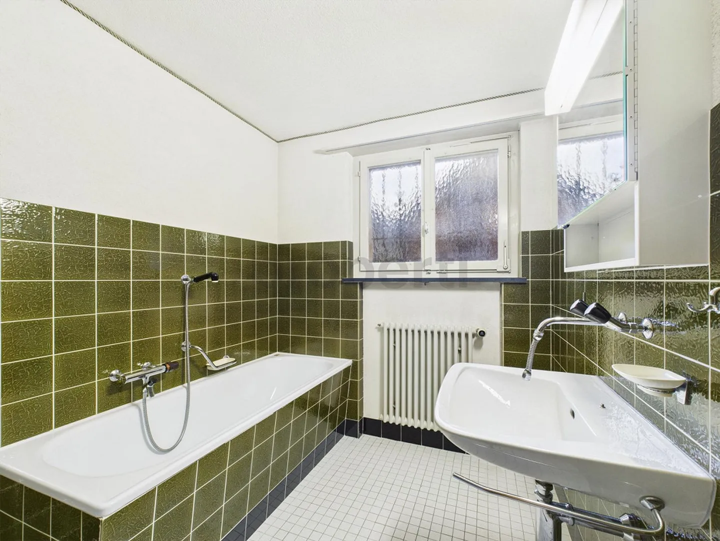 Viel Raum für Wohnen, Arbeiten und Hobby – 7.5 Zimmer mit Werkstatt... - Foto 14 di 17