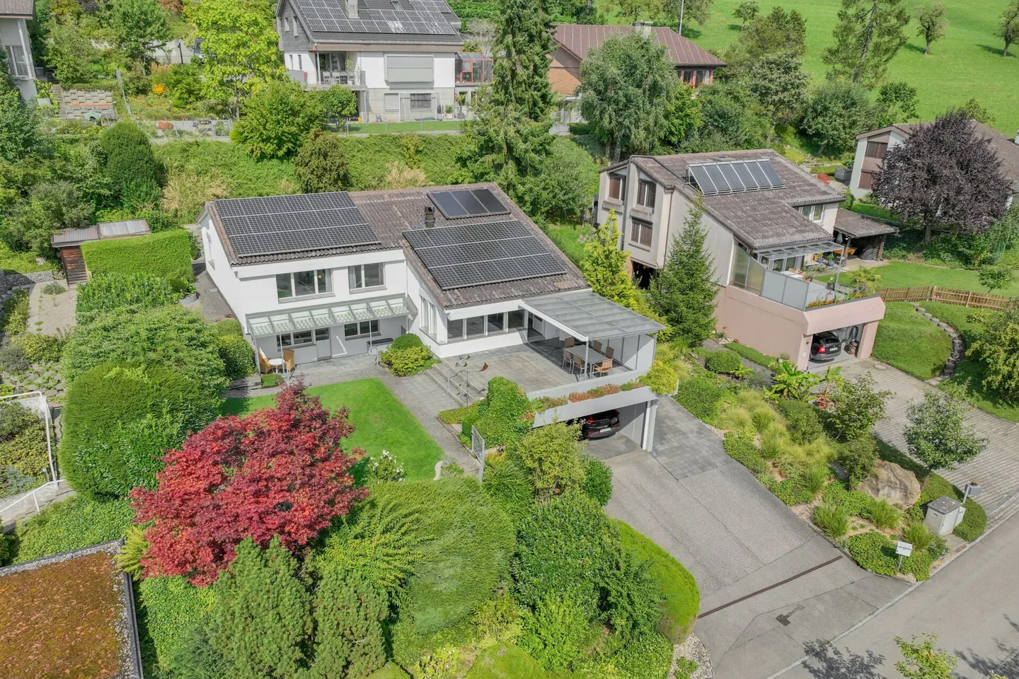 Prospettiva e potenziale: elegante casa familiare con appartamento e vista panoramica - Foto 1 di 14