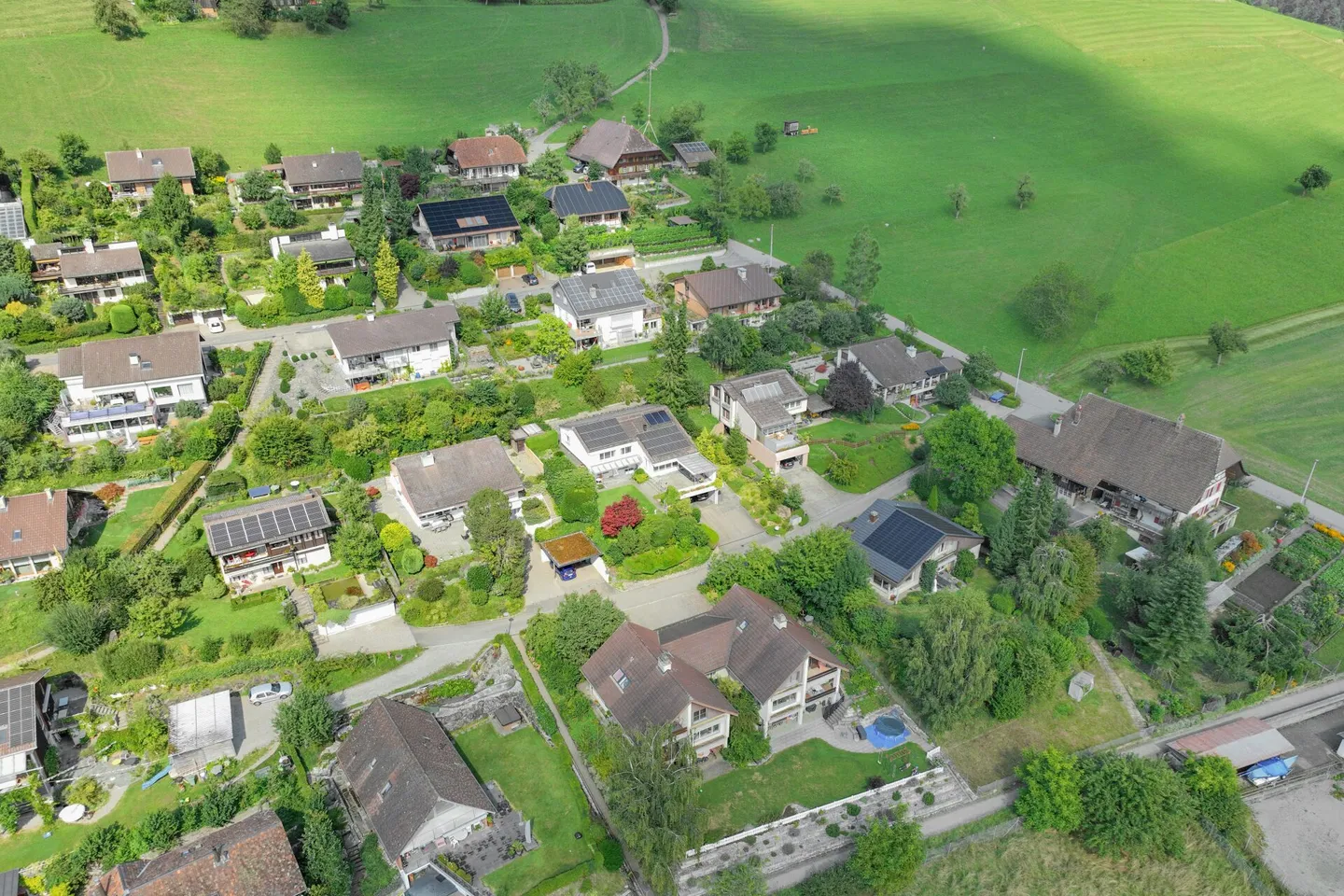 Prospettiva e potenziale: elegante casa familiare con appartamento e vista panoramica - Foto 2 di 14