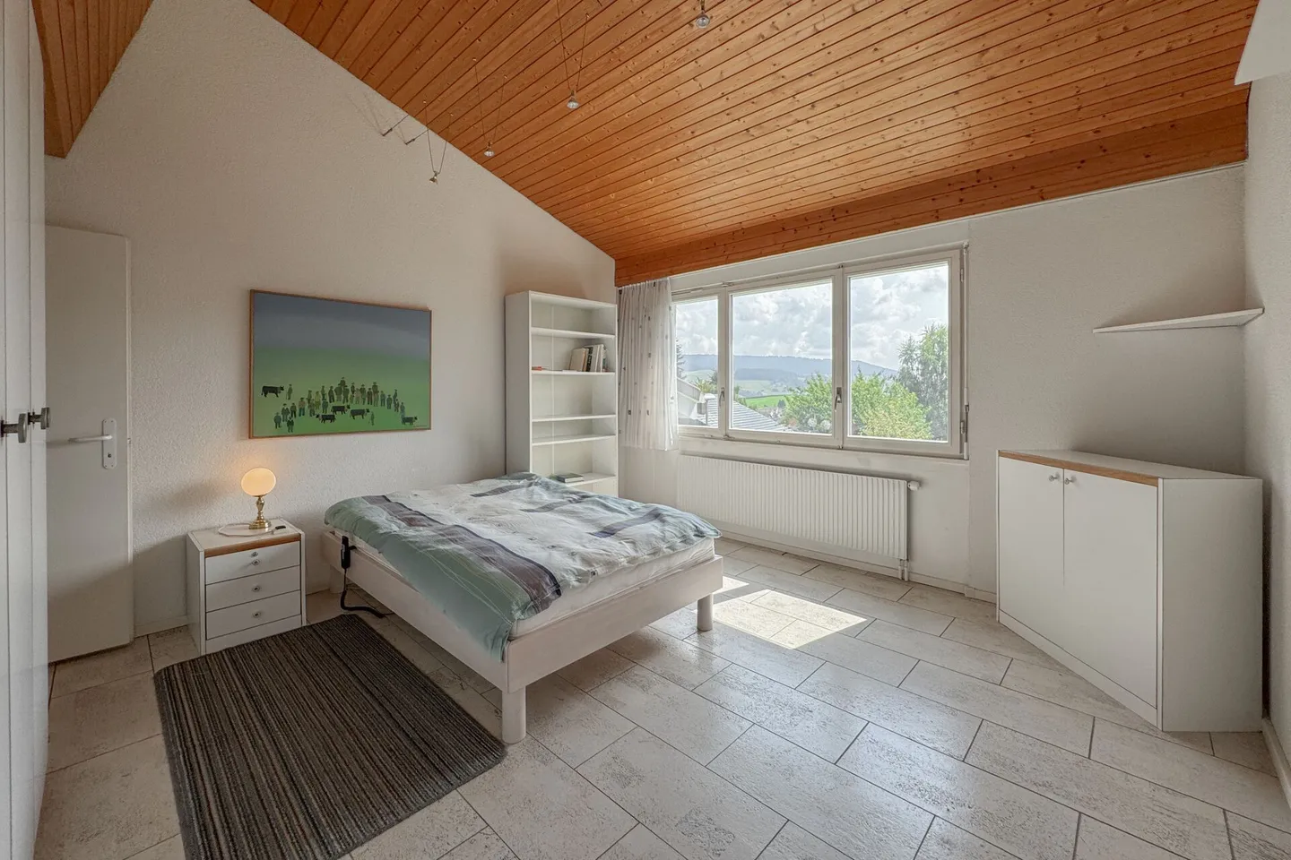 Prospettiva e potenziale: elegante casa familiare con appartamento e vista panoramica - Foto 8 di 14