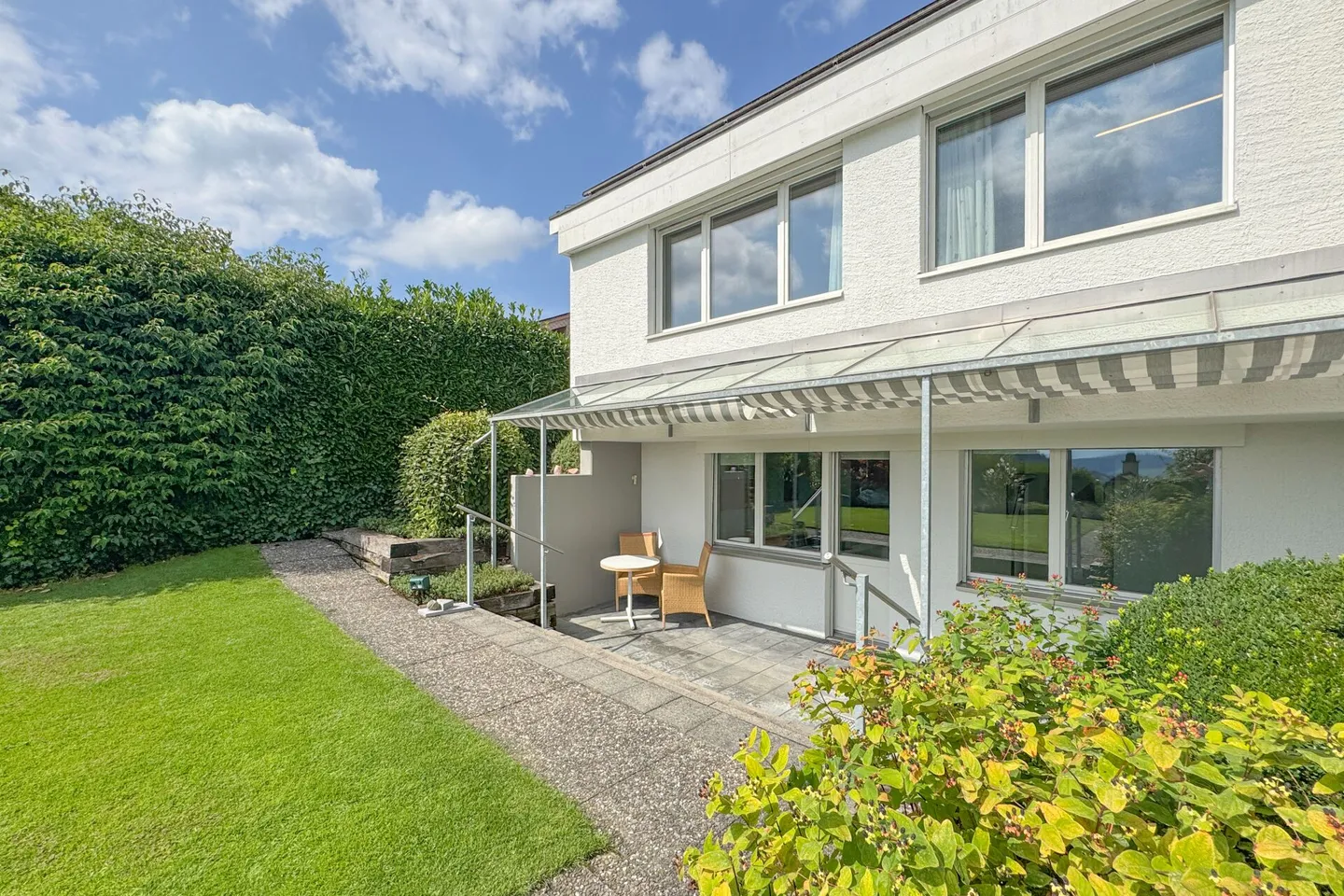 Prospettiva e potenziale: elegante casa familiare con appartamento e vista panoramica - Foto 13 di 14