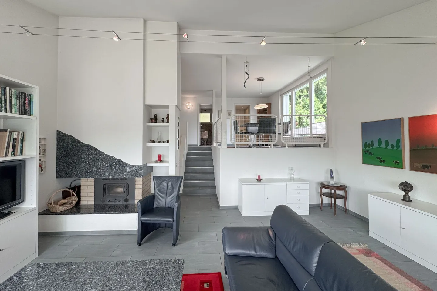 Prospettiva e potenziale: elegante casa familiare con appartamento e vista panoramica - Foto 5 di 14