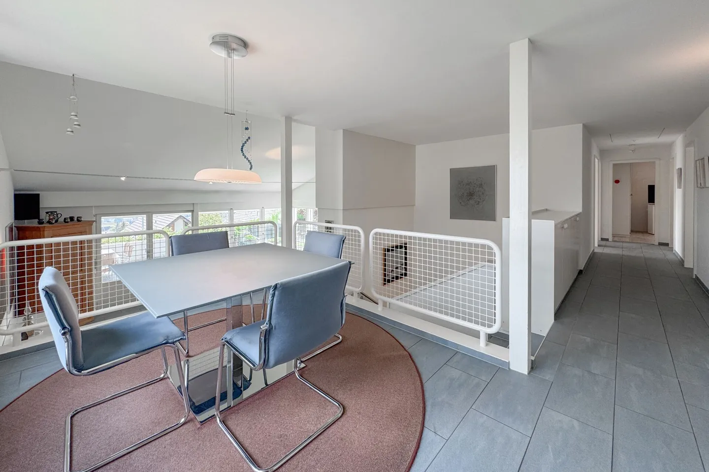Prospettiva e potenziale: elegante casa familiare con appartamento e vista panoramica - Foto 6 di 14