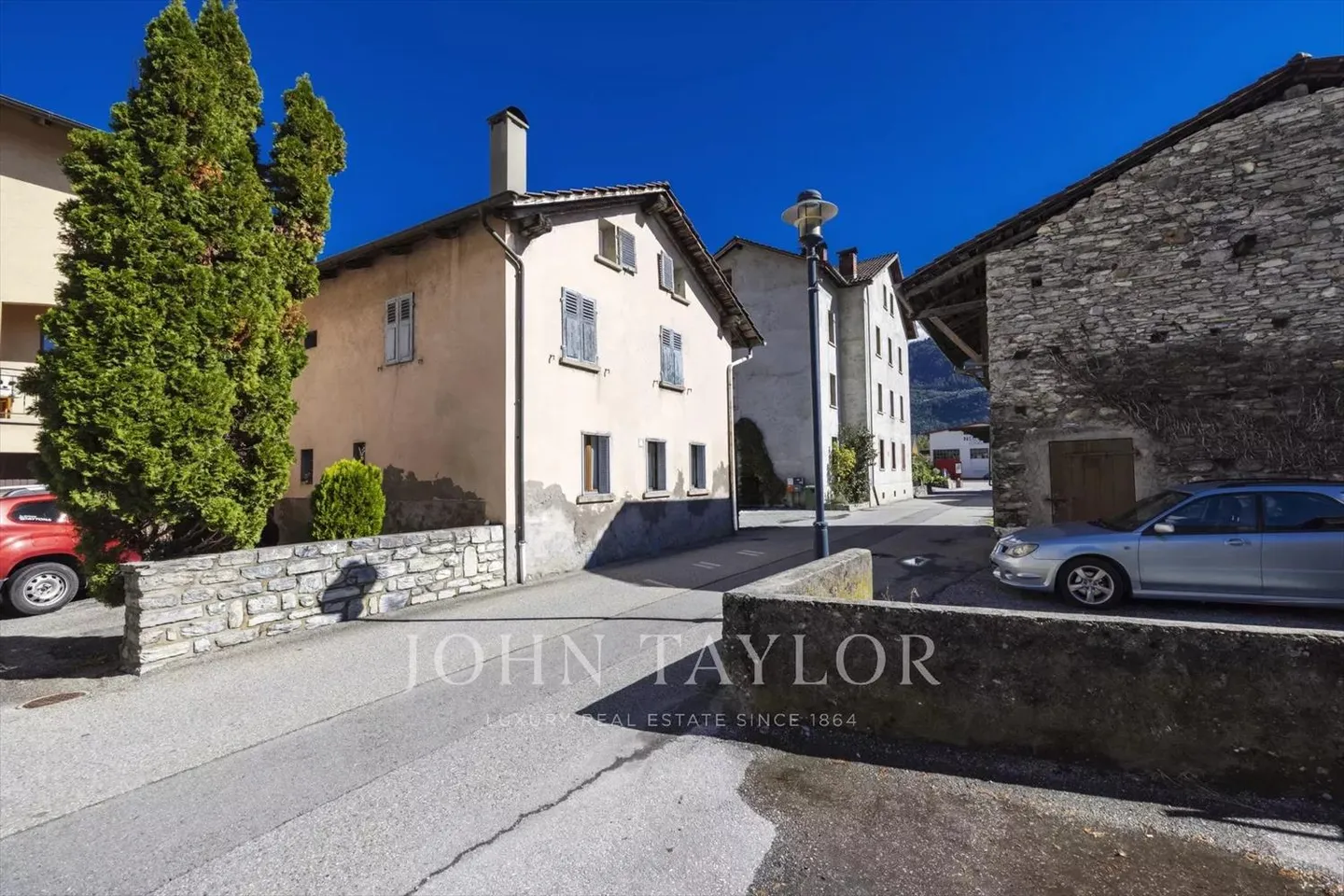 Deux terrains vendus ensemble, au pied du village d'Ardon - Photo 1 sur 13