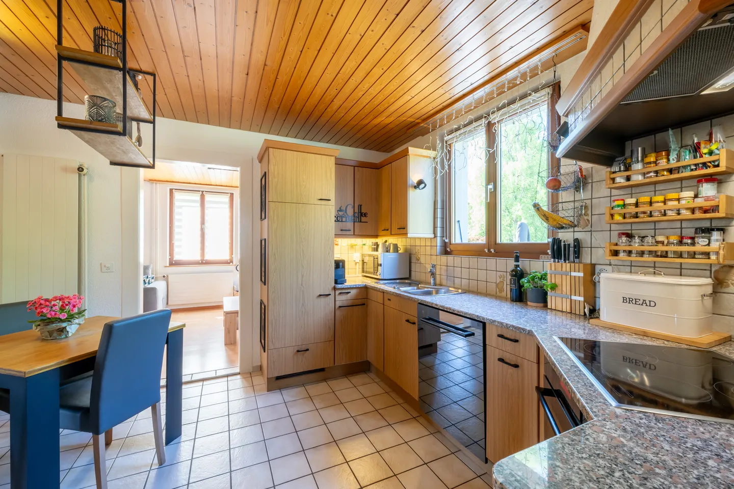 Vielseitiges Doppelhaus mit Garten - Foto 1 von 10