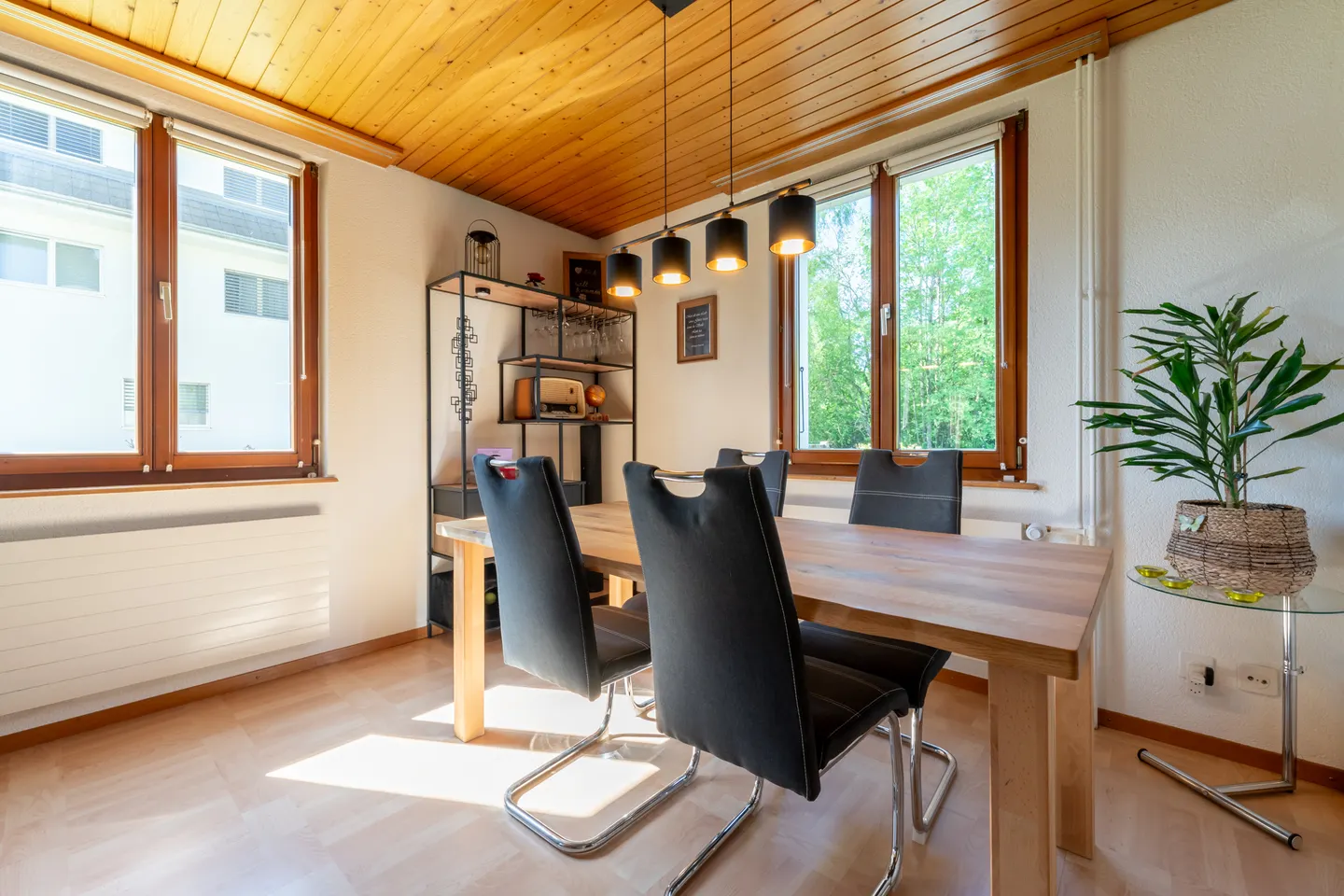 Vielseitiges Doppelhaus mit Garten - Foto 2 von 10