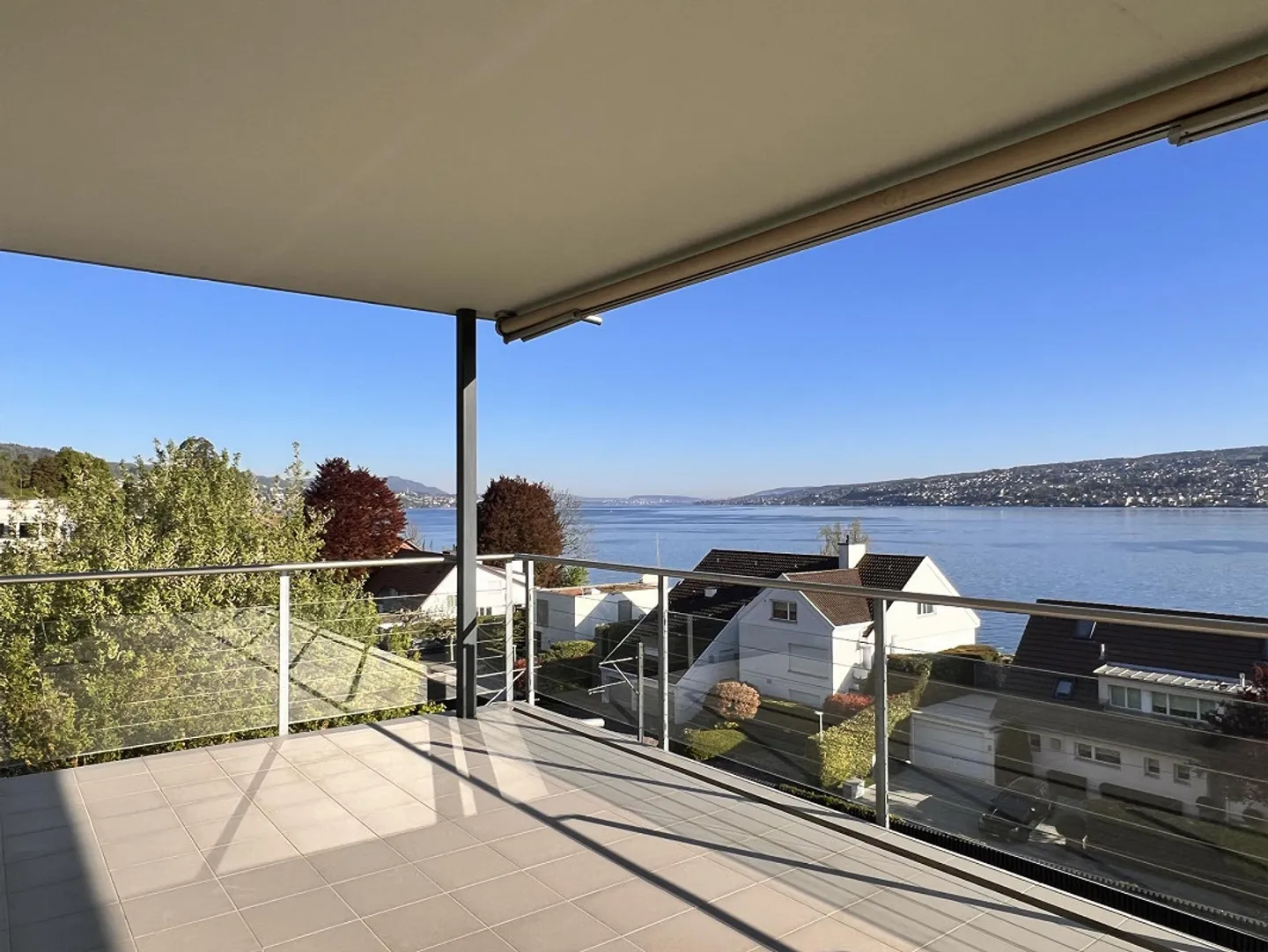 Modernes Apartment mit Seeblick - Foto 2 von 24
