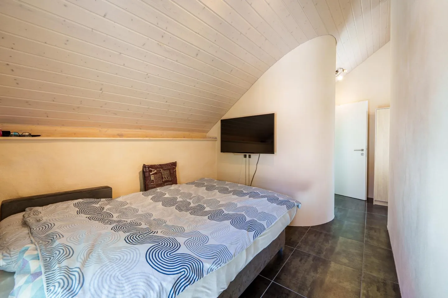 House - Photo 5 of 6