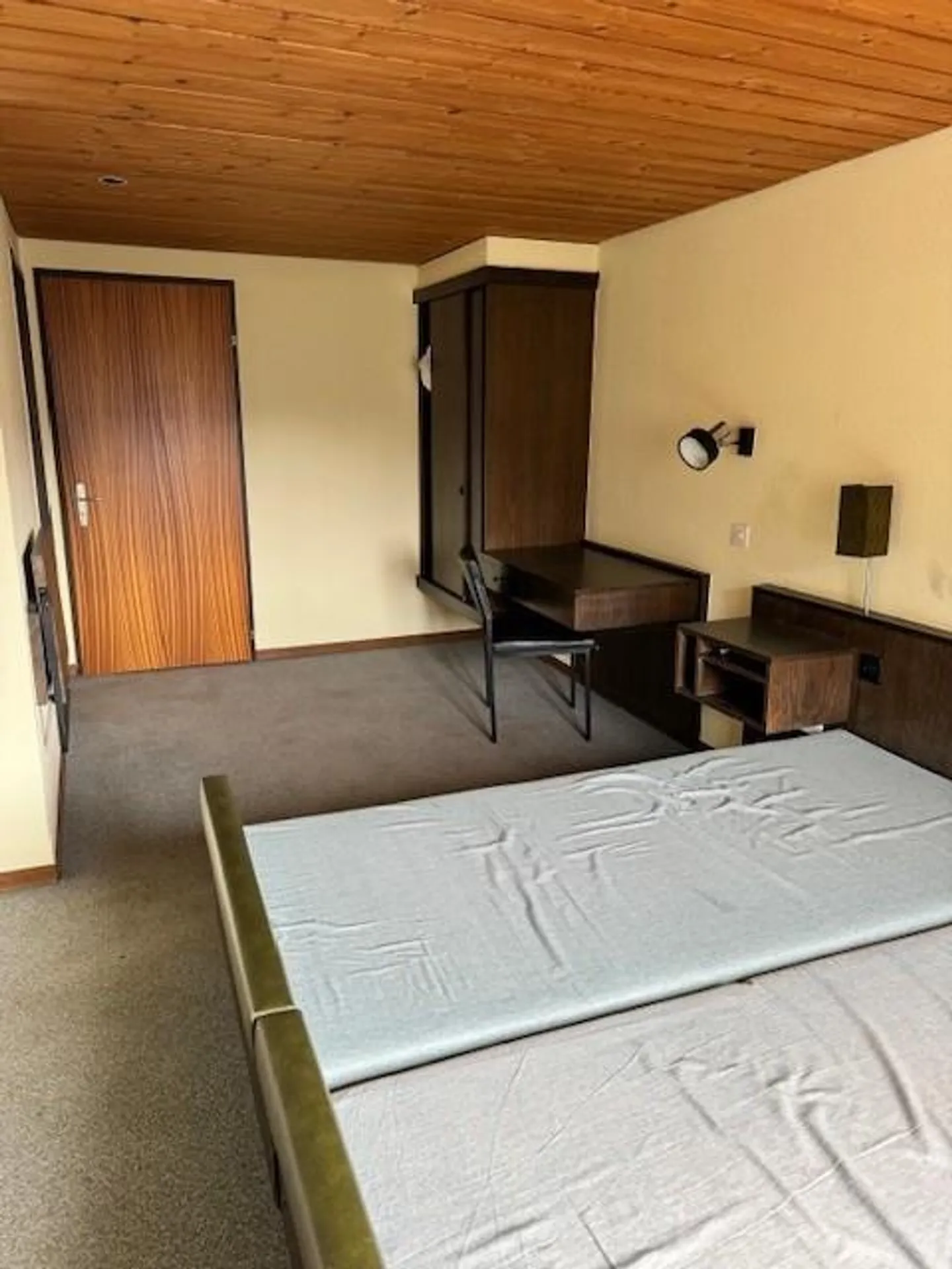 Furnished Room 17 - Photo 4 of 7
