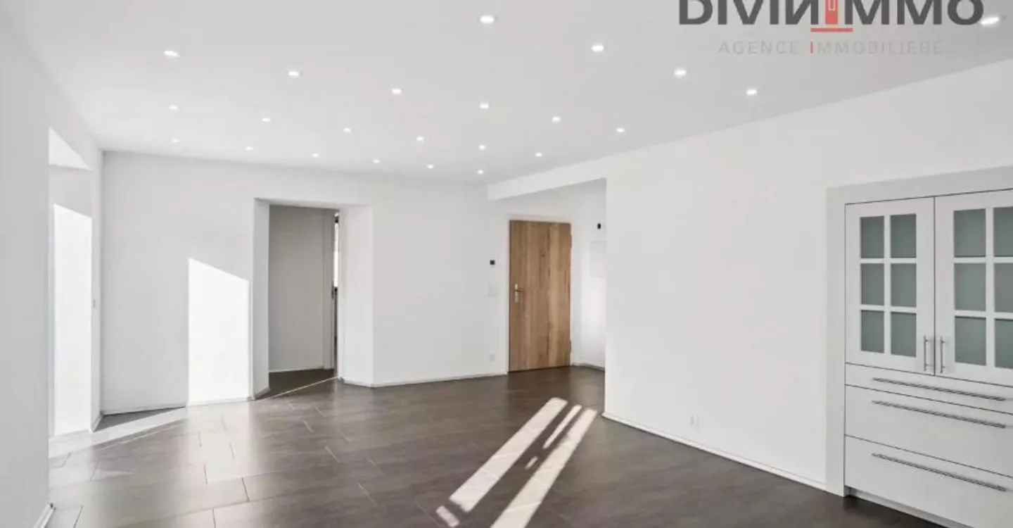Un appartamento di 4.5 stanze affascinante con balcone - Foto 4 di 10