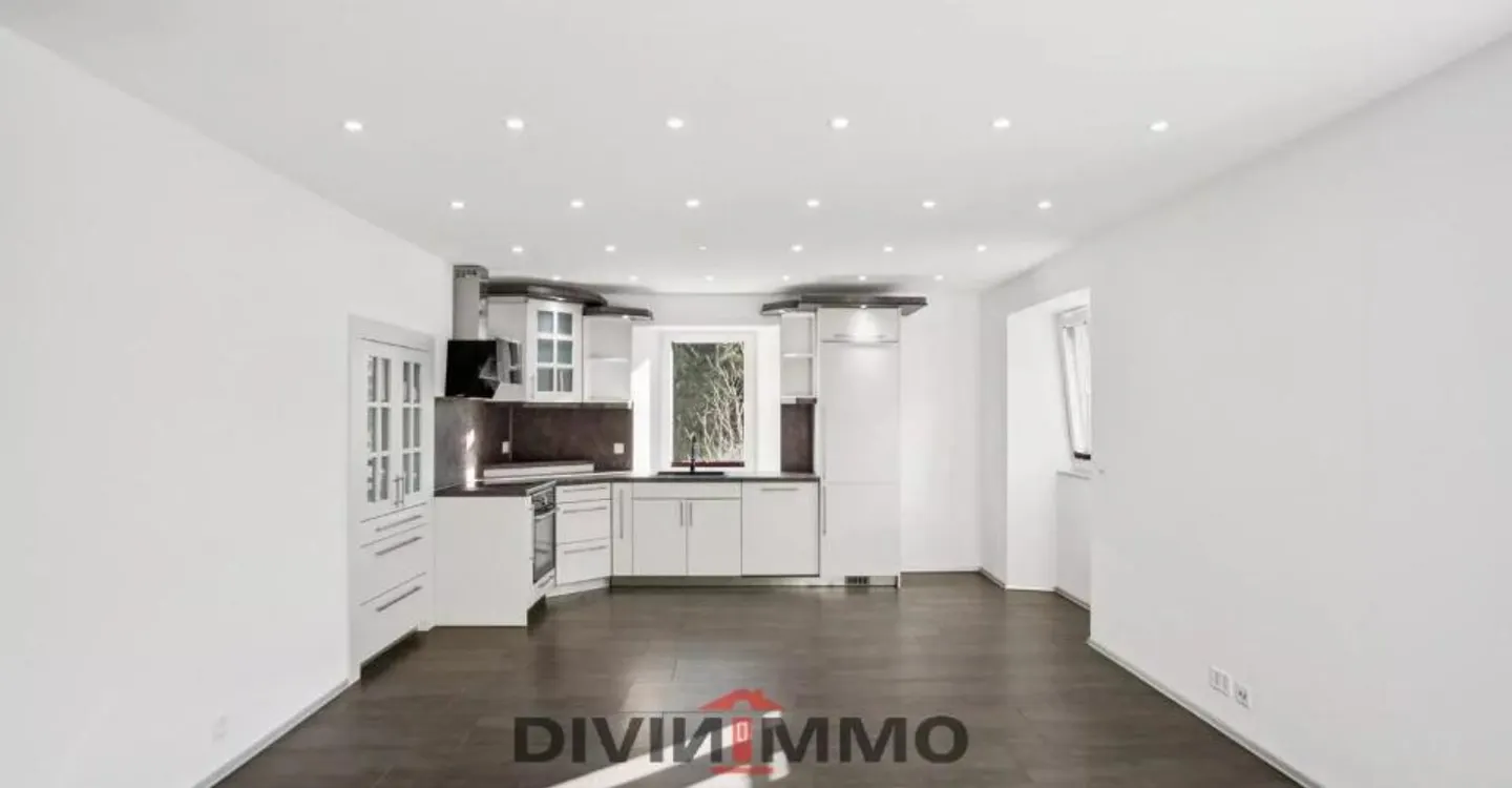 Un appartamento di 4.5 stanze affascinante con balcone - Foto 1 di 10
