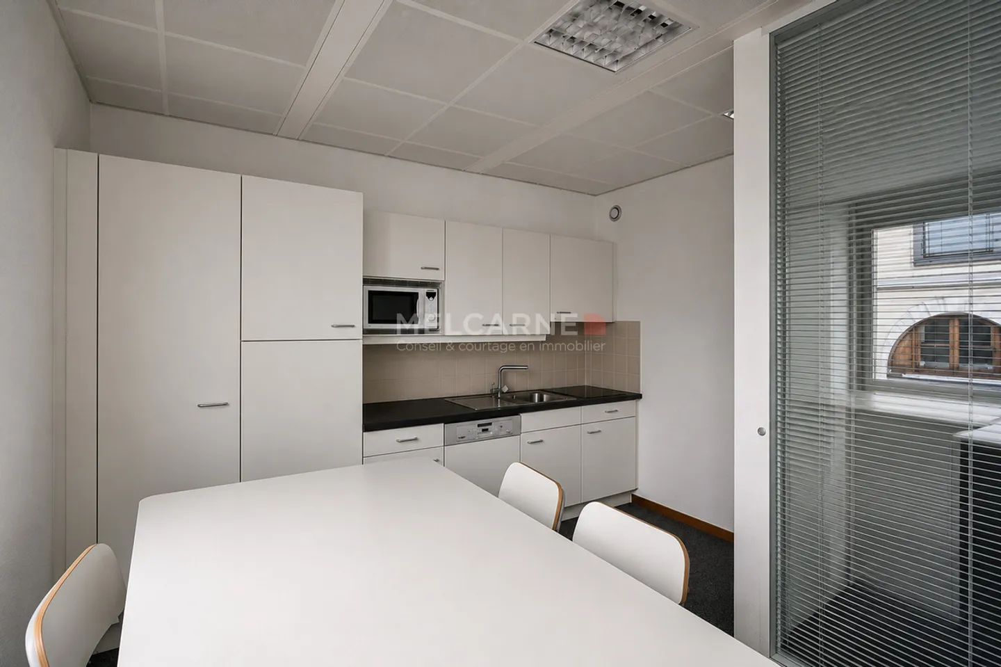 Bureau Proche du Quai des Bergues - Photo 4 sur 6