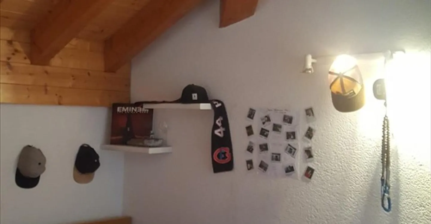 Luxurious Attic Apartment - Photo 3 of 9