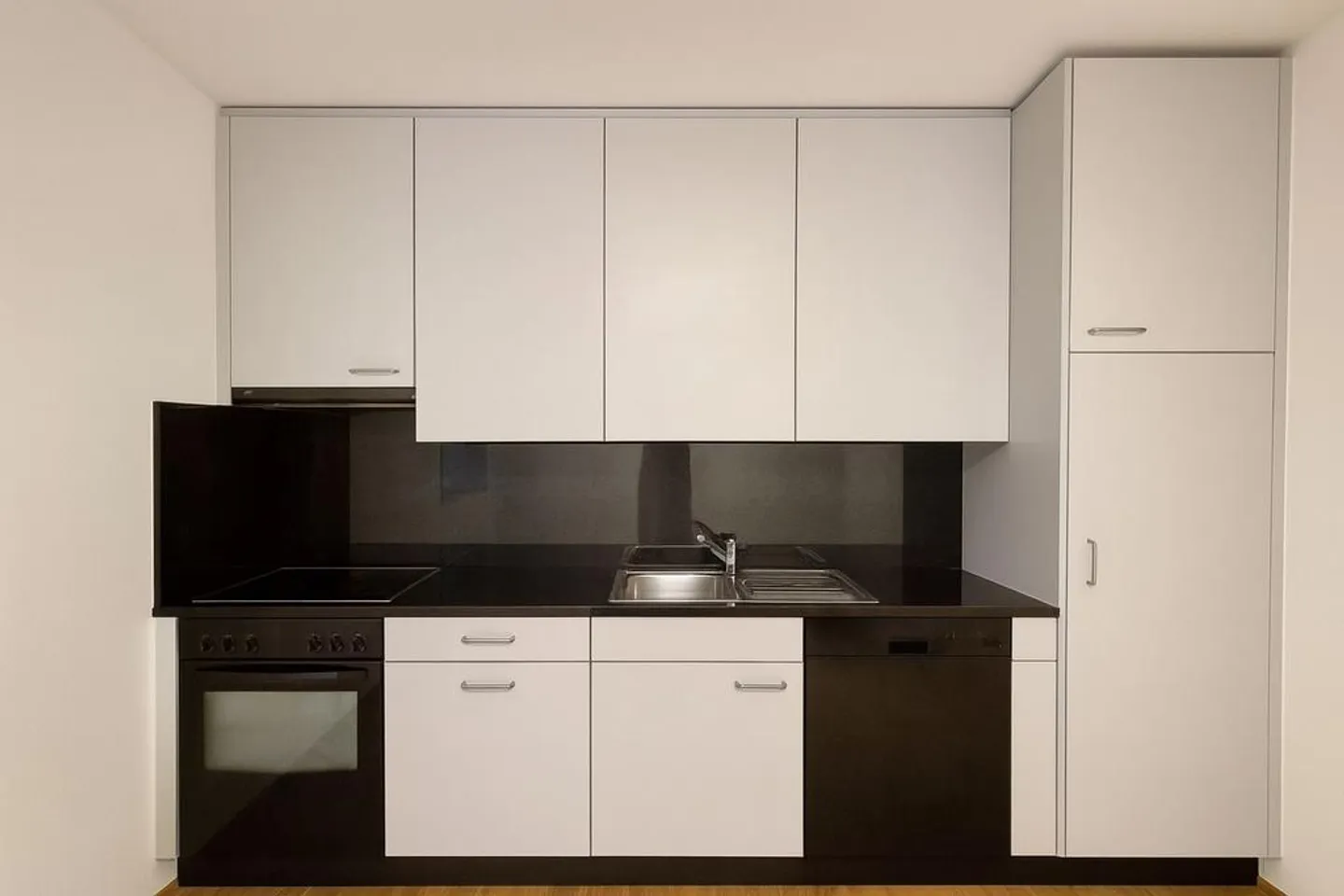 Appartement 2.5 pièces au 2ème étage dans un emplacement central - Photo 2 sur 7