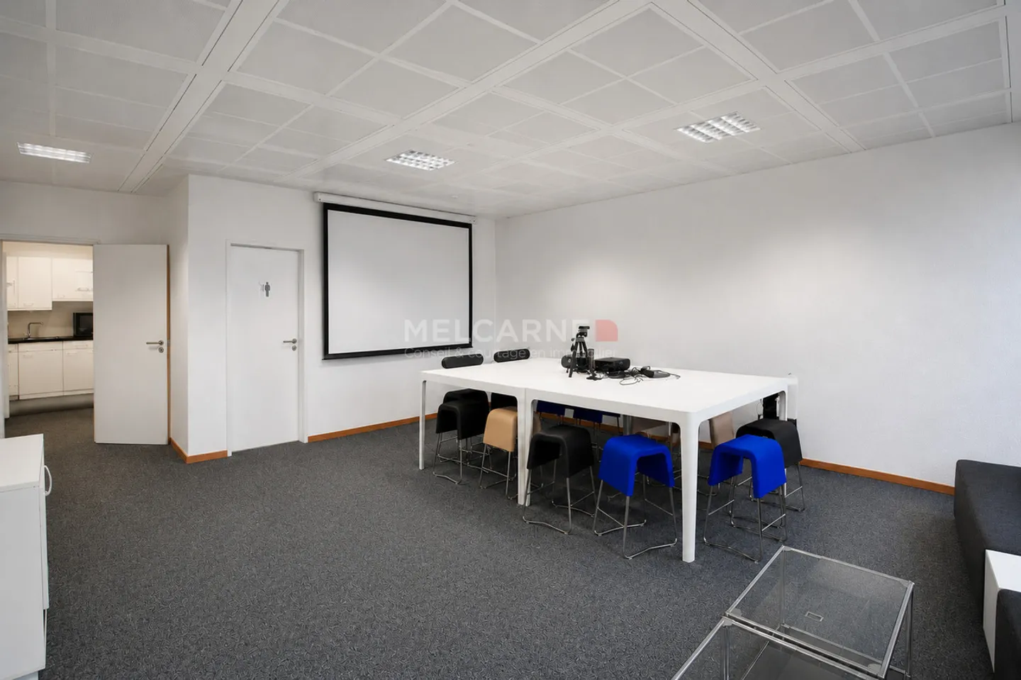 Bureau Proche du Quai des Bergues - Photo 1 sur 6