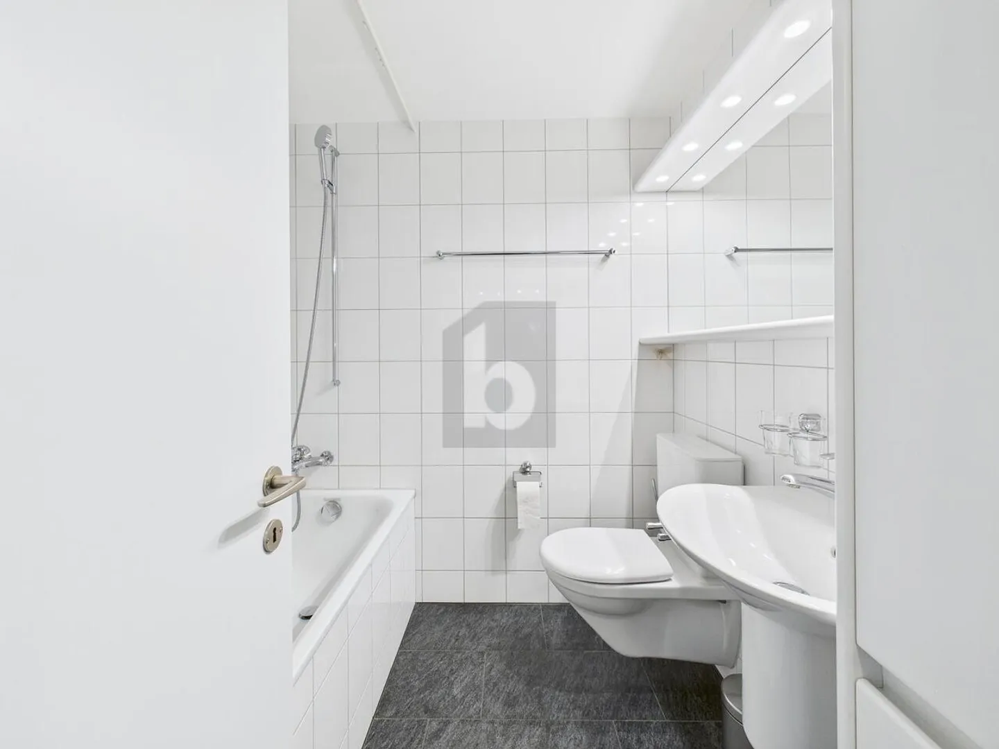 DREAMLIKE VIEW, IN A QUIET LOCATION - Photo 3 of 6