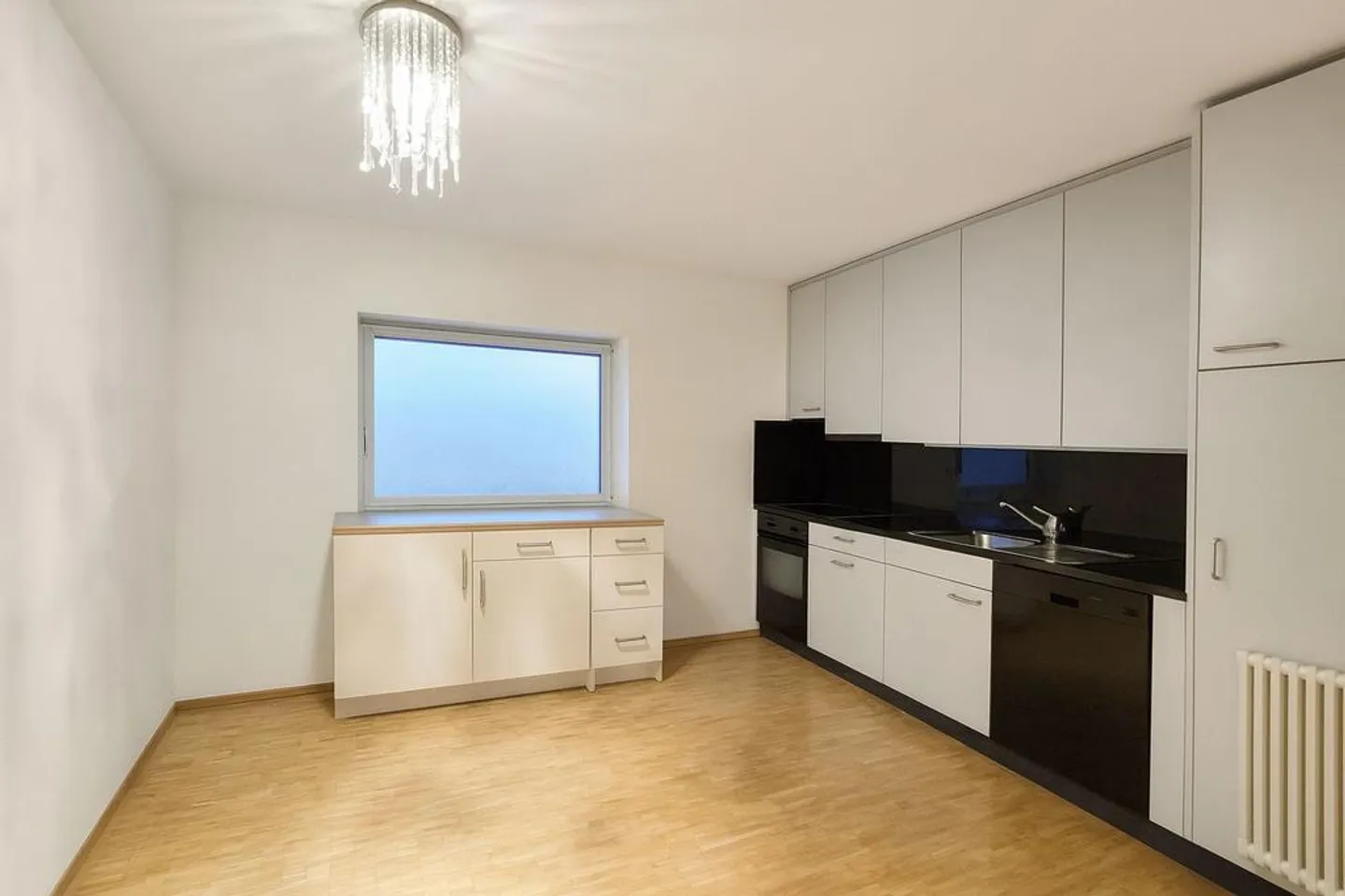 Appartement 2.5 pièces au 2ème étage dans un emplacement central - Photo 3 sur 7