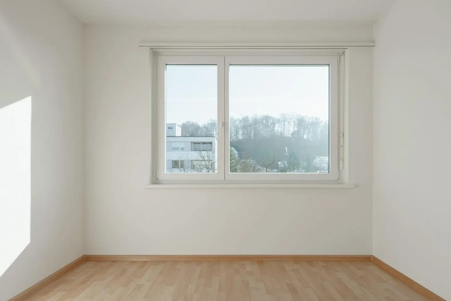 Sunny apartment with two balconies and ideal connections - Photo 8 of 10