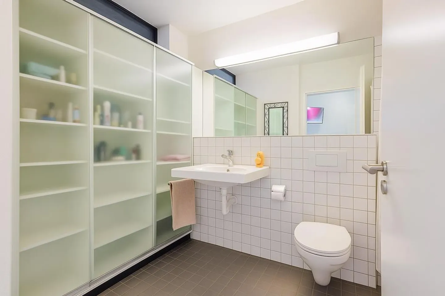 Appartement 2.5 pièces au 2ème étage dans un emplacement central - Photo 6 sur 7