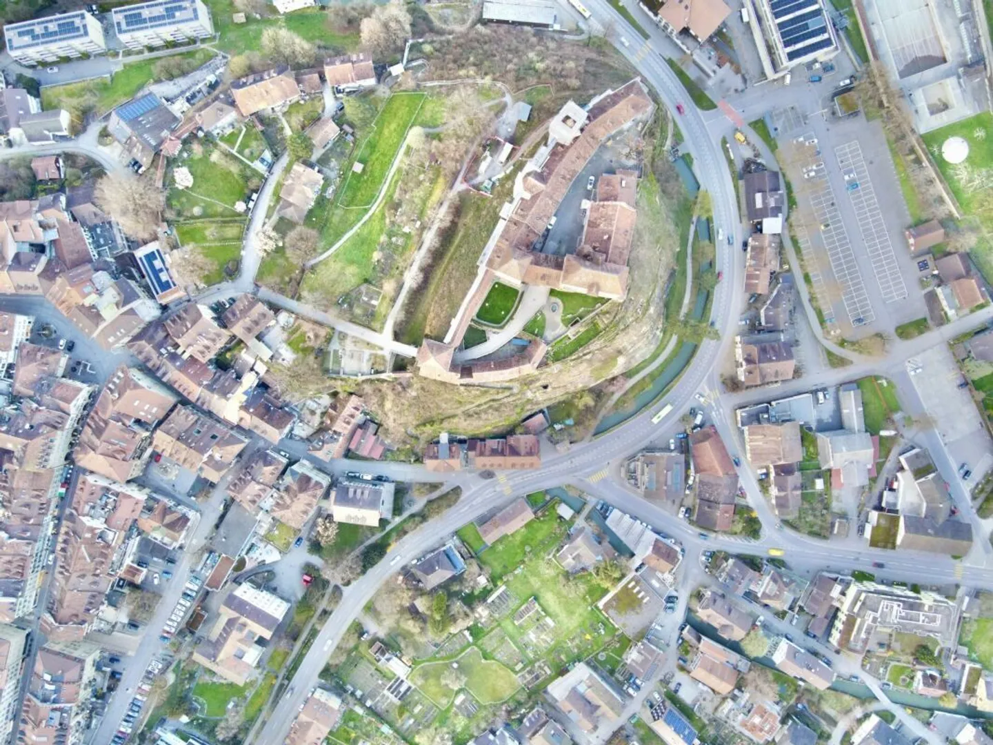 Affascinante casa plurifamiliare a Burgdorf - Foto 3 di 23