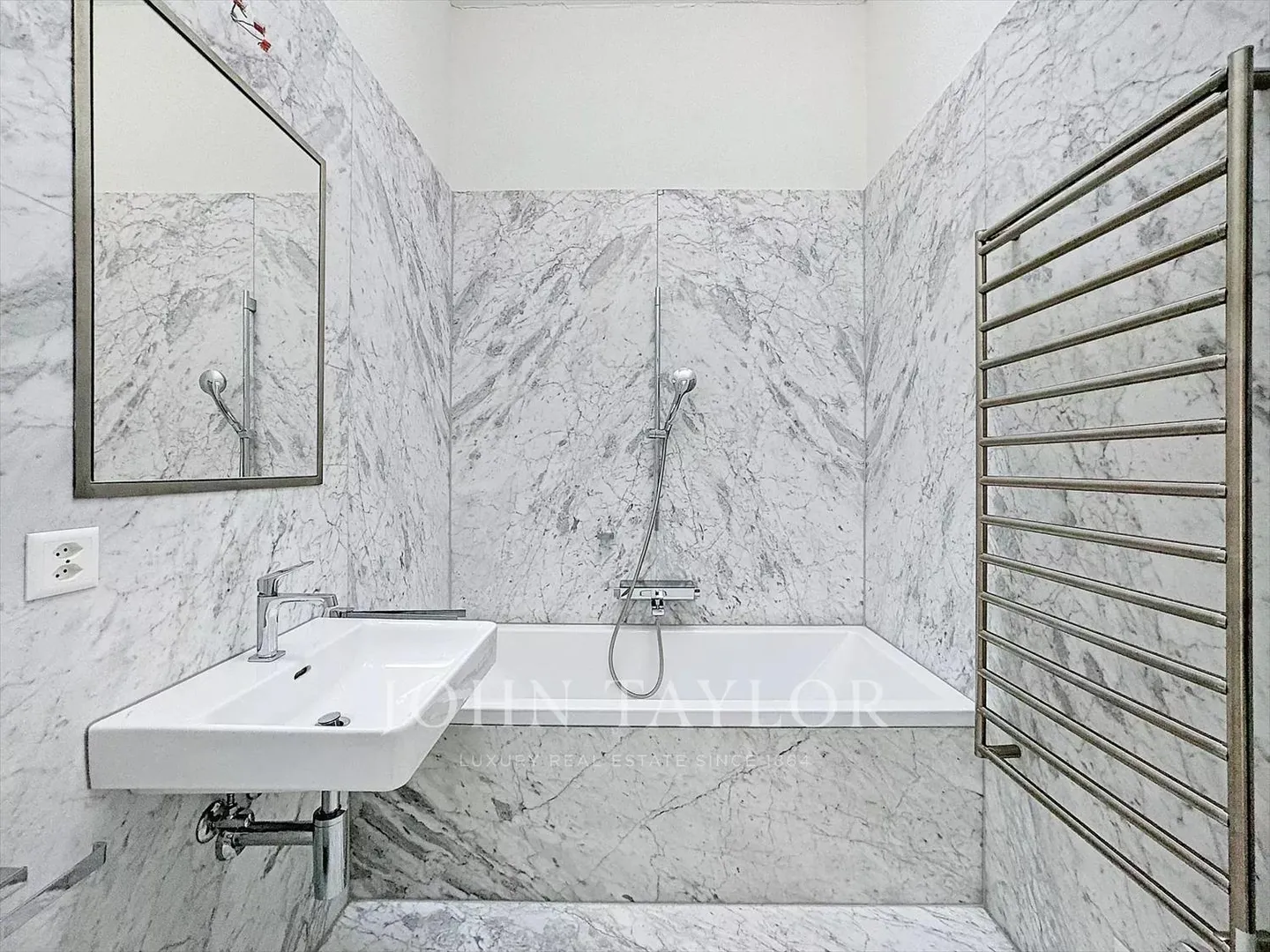 Extraordinary Architect Villa in Fully - Photo 8 of 13