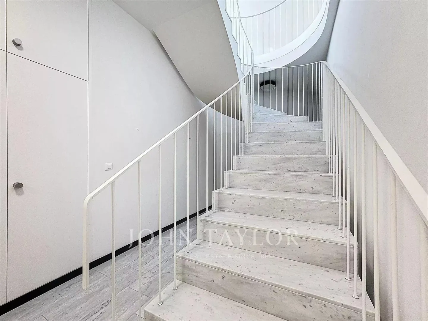 Extraordinary Architect Villa in Fully - Photo 13 of 13