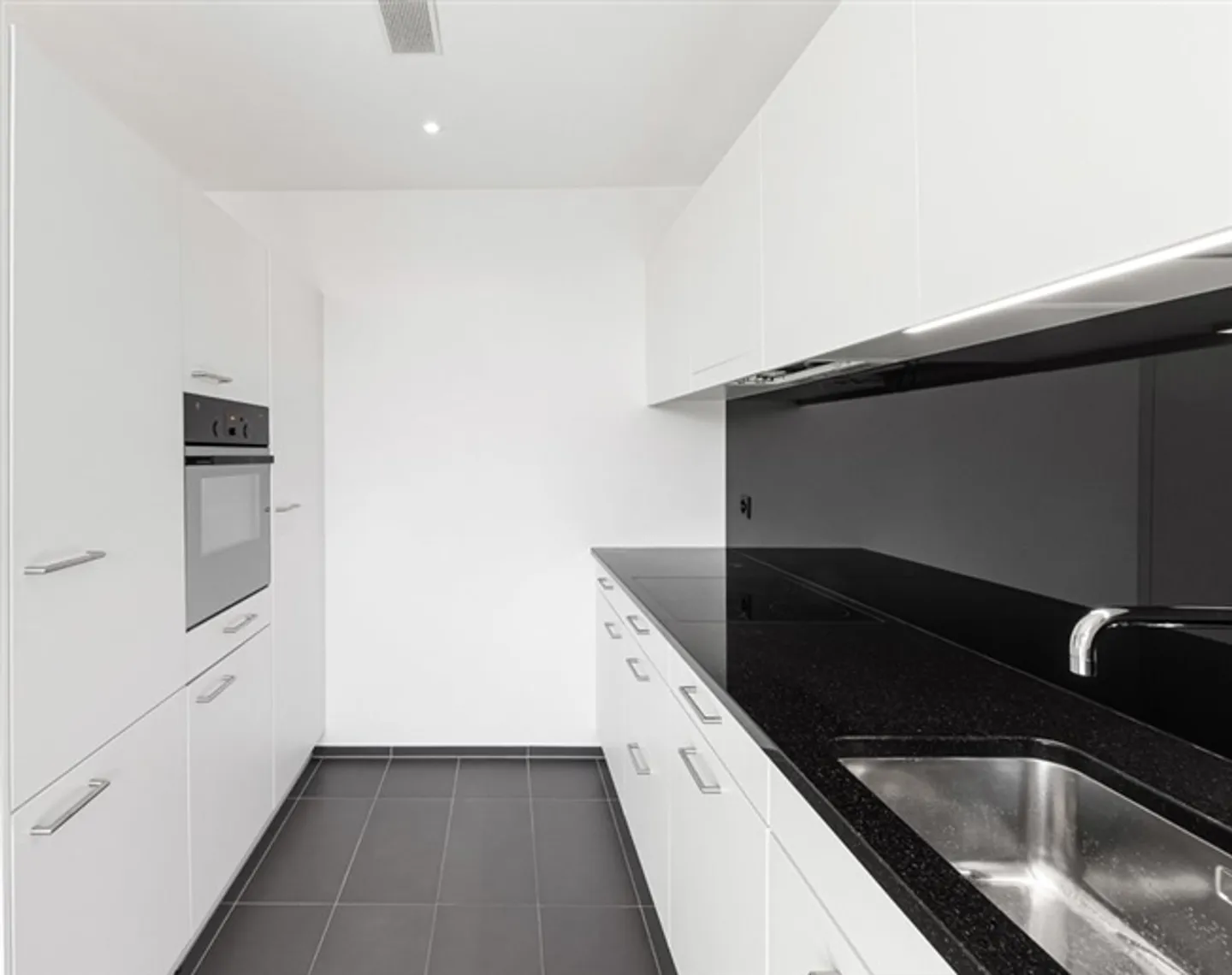 Cet appartement moderne répond à tous vos besoins - Photo 2 sur 9