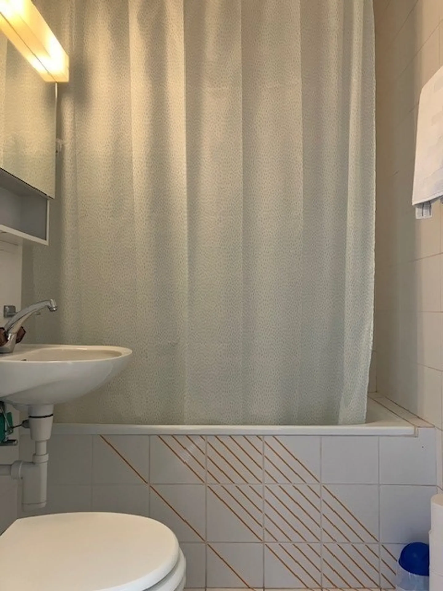 2.5-room apartment on the 4th floor with balcony - Photo 6 of 9