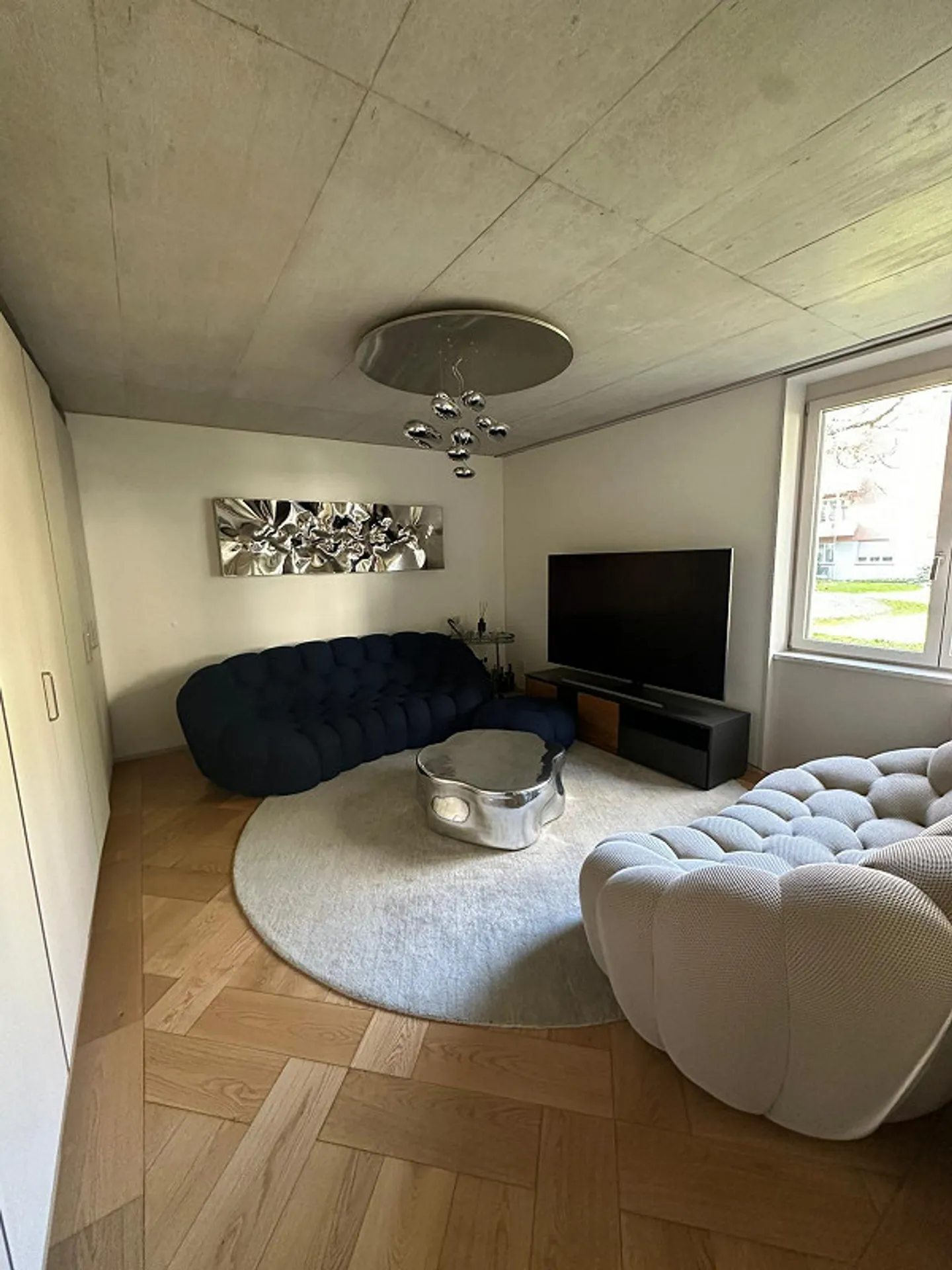 Helles und modernes 3,5-Zimmer-Apartment mit Parkplatz in bester Lage in Zürich - Foto 1 von 8