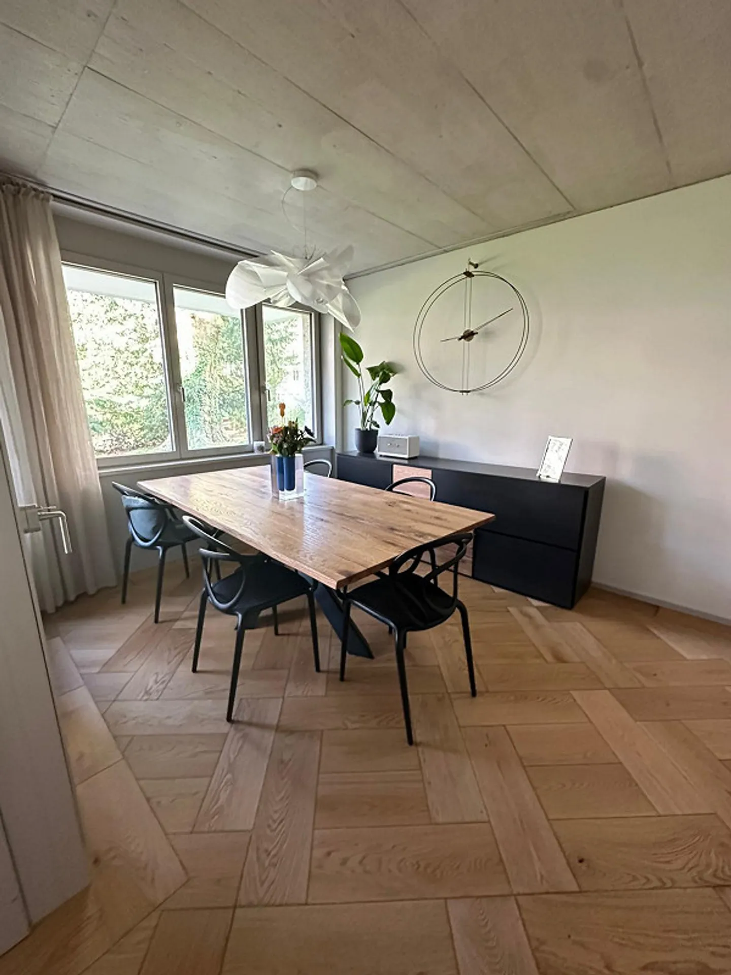 Helles und modernes 3,5-Zimmer-Apartment mit Parkplatz in bester Lage in Zürich - Foto 2 von 8