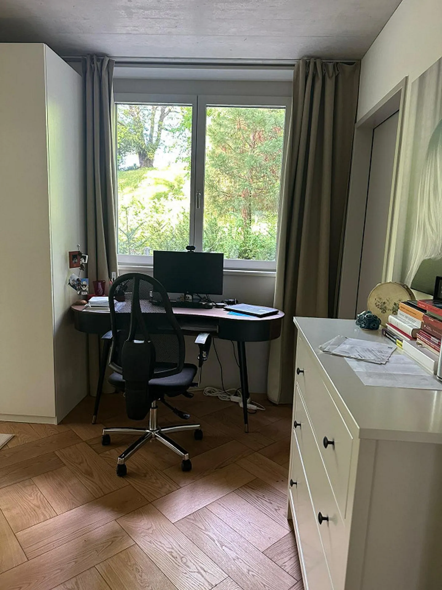Helles und modernes 3,5-Zimmer-Apartment mit Parkplatz in bester Lage in Zürich - Foto 7 von 8