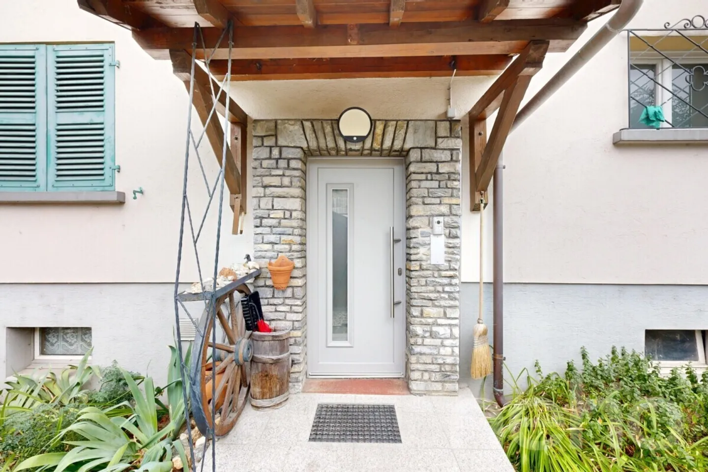 Casa unifamiliare con due appartamenti e grande potenziale a Sion - Foto 8 di 12
